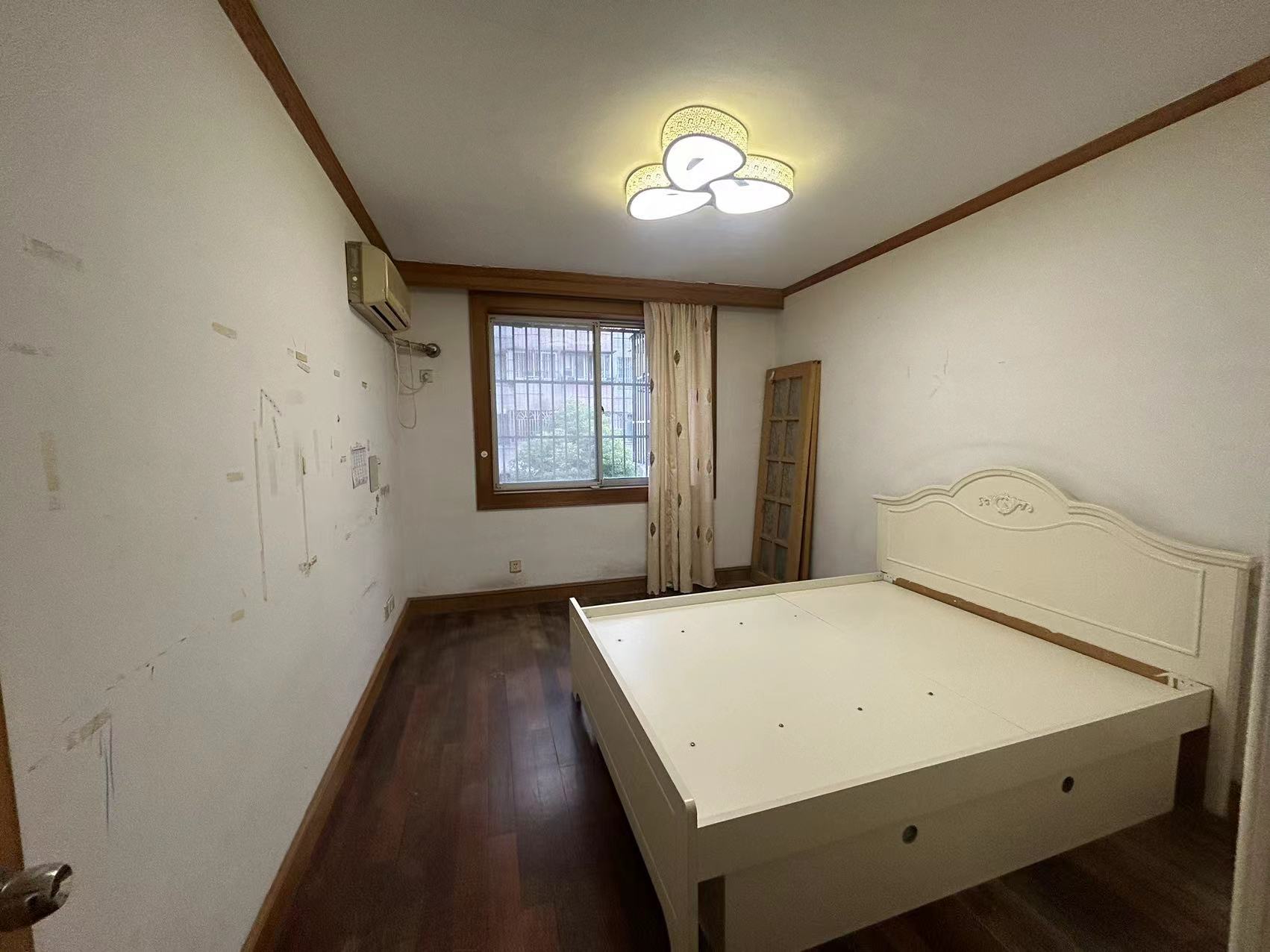 黎明花园 3室1厅1卫 110m&sup2;