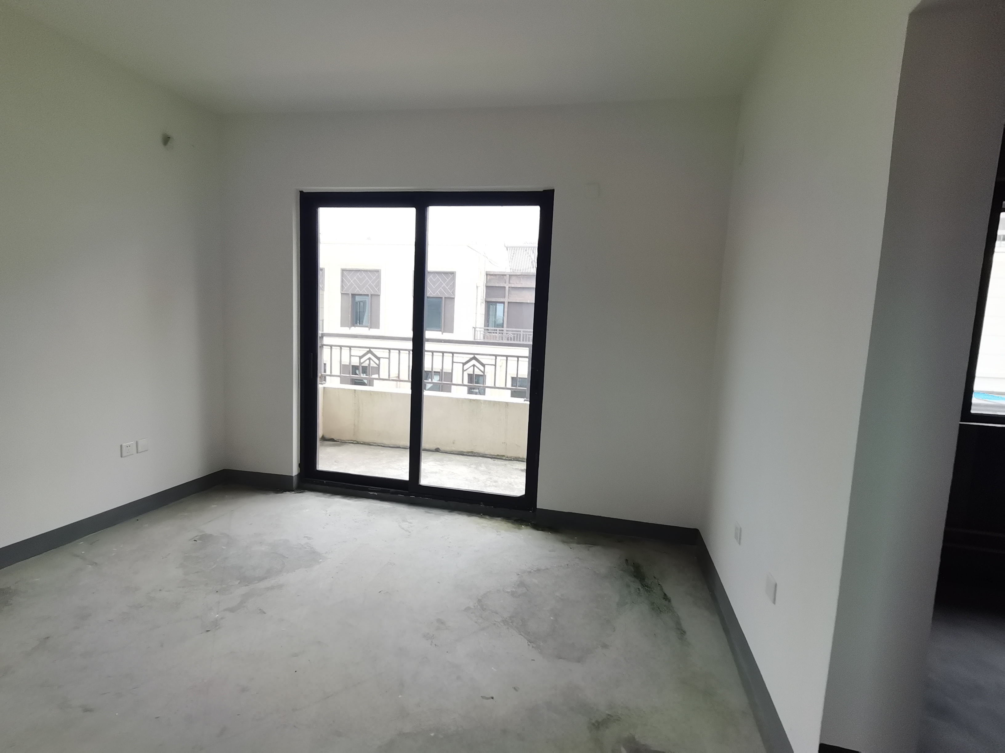招商新城雍景湾 4室2厅2卫 230.00m²