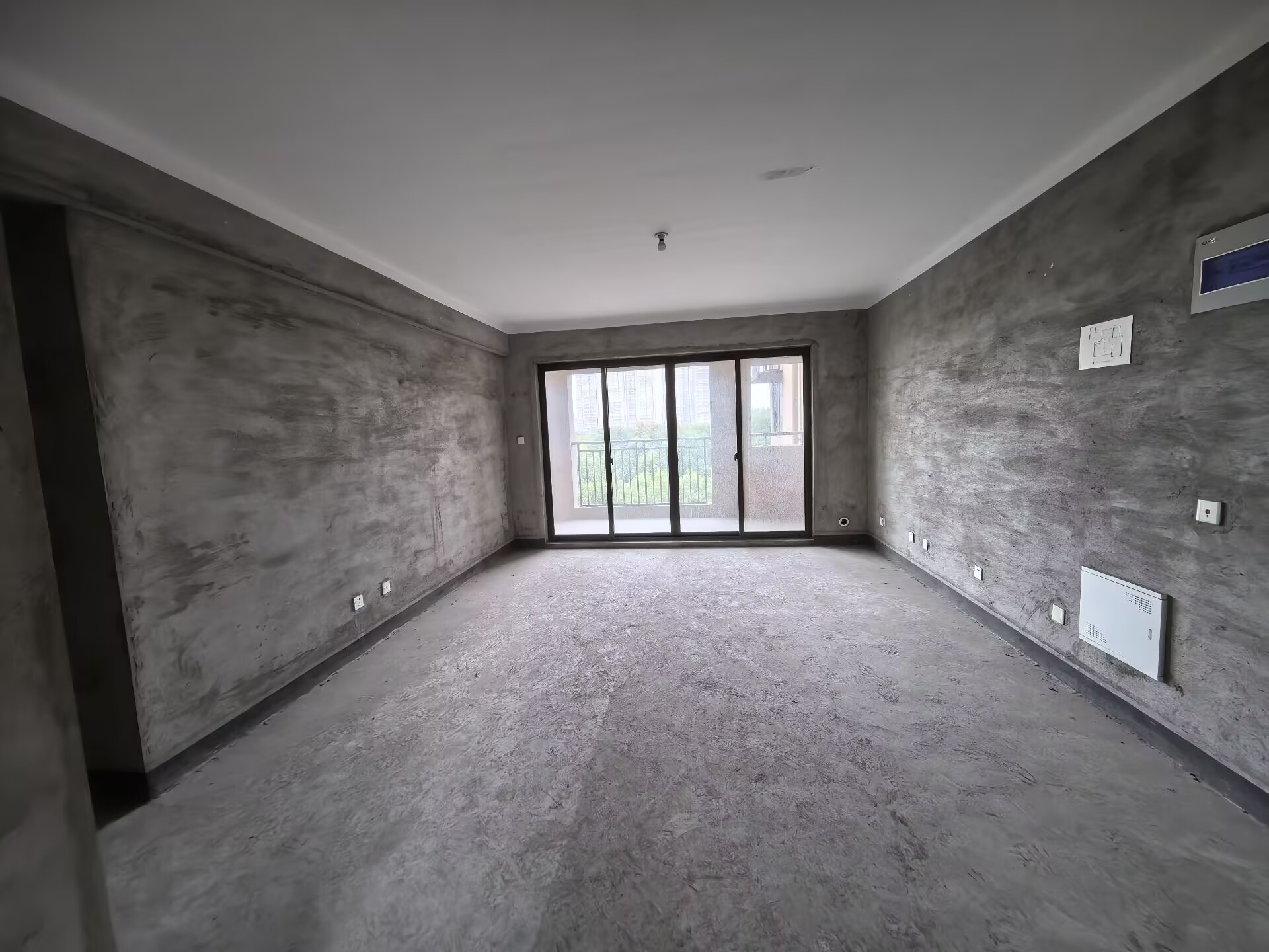 华强城四期 4室2厅2卫 142.14m²