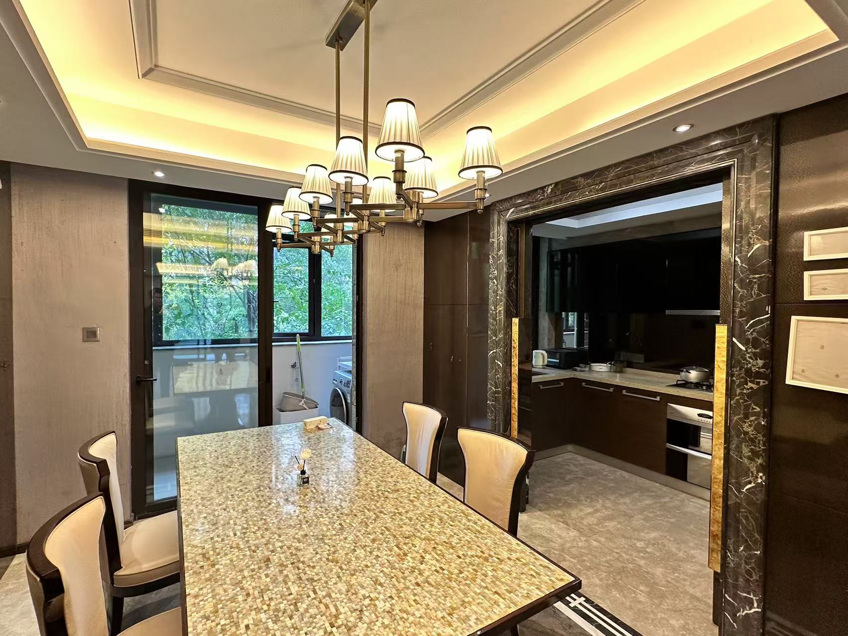 德诚翠湖湾 3室1厅1卫 190m&sup2;