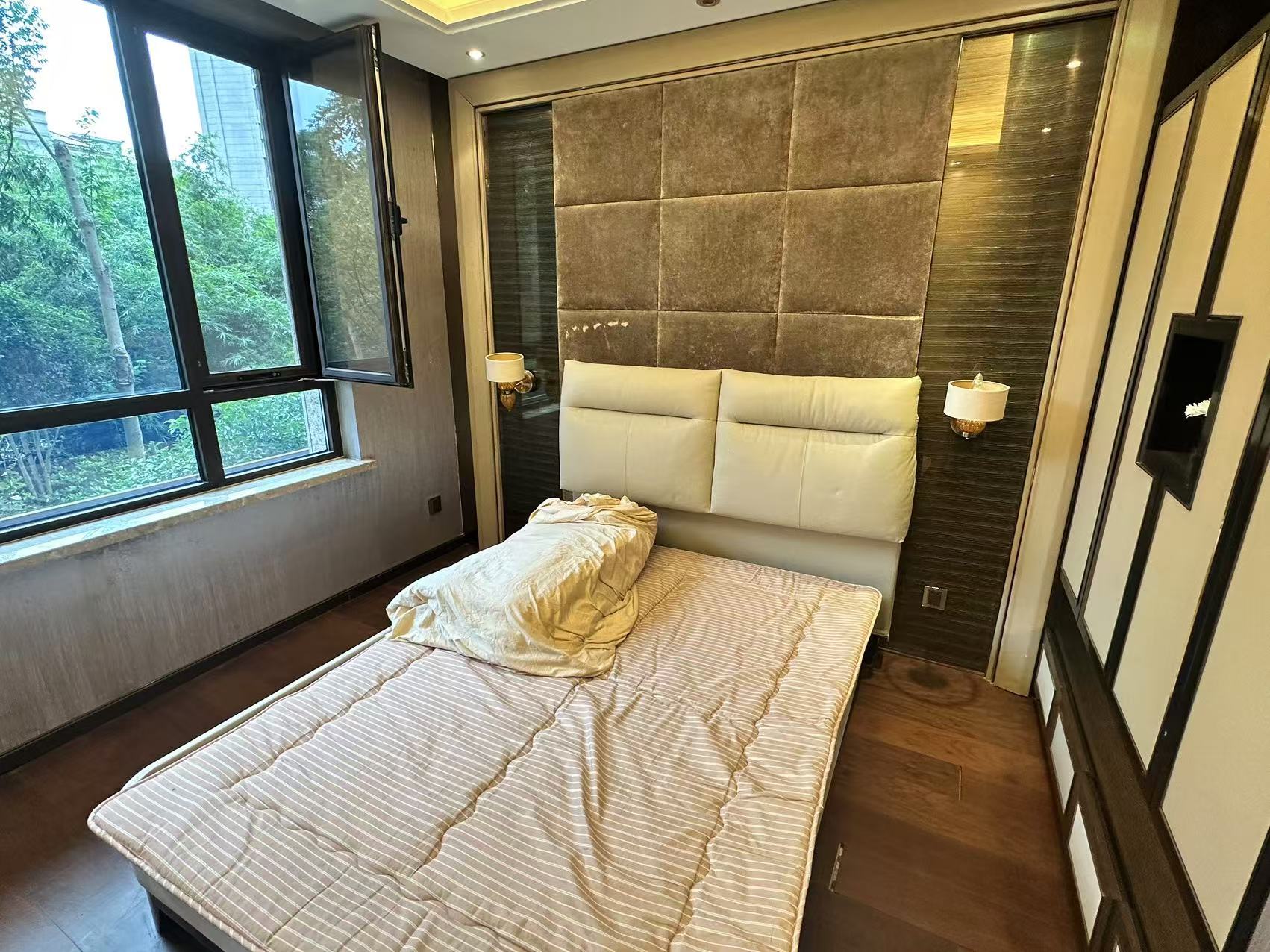 德诚翠湖湾 4室2厅2卫 189.81m&sup2;