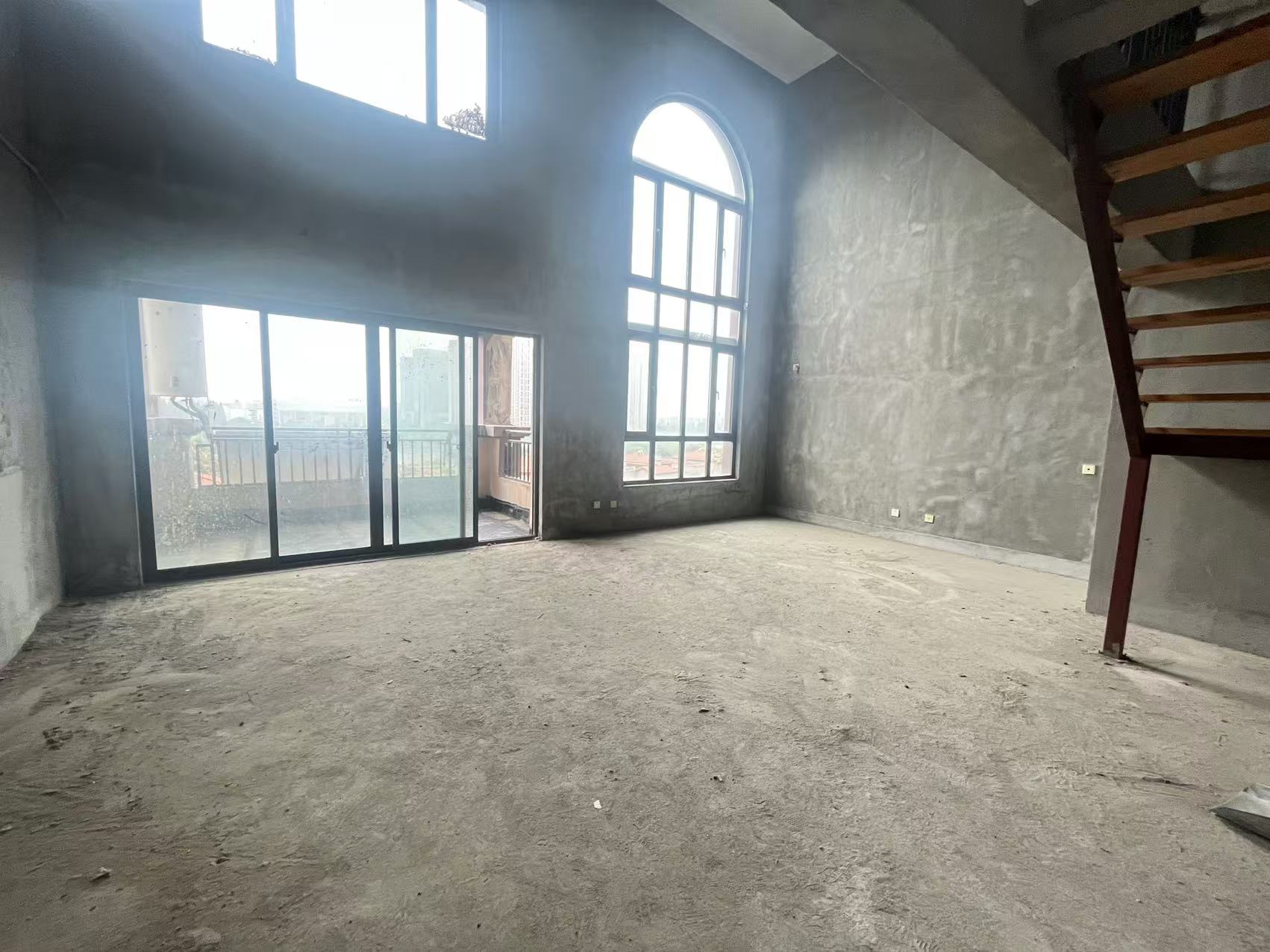 华强城四期 5室2厅3卫 194.64m²