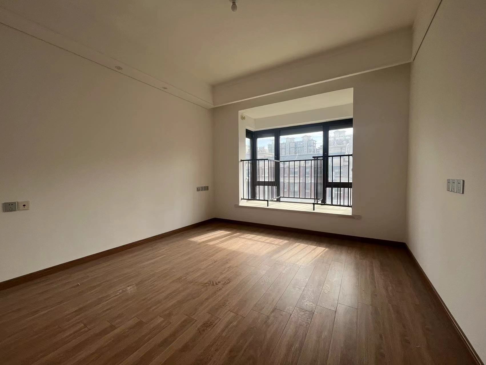 佳期漫 4室2厅1卫 183m&sup2;