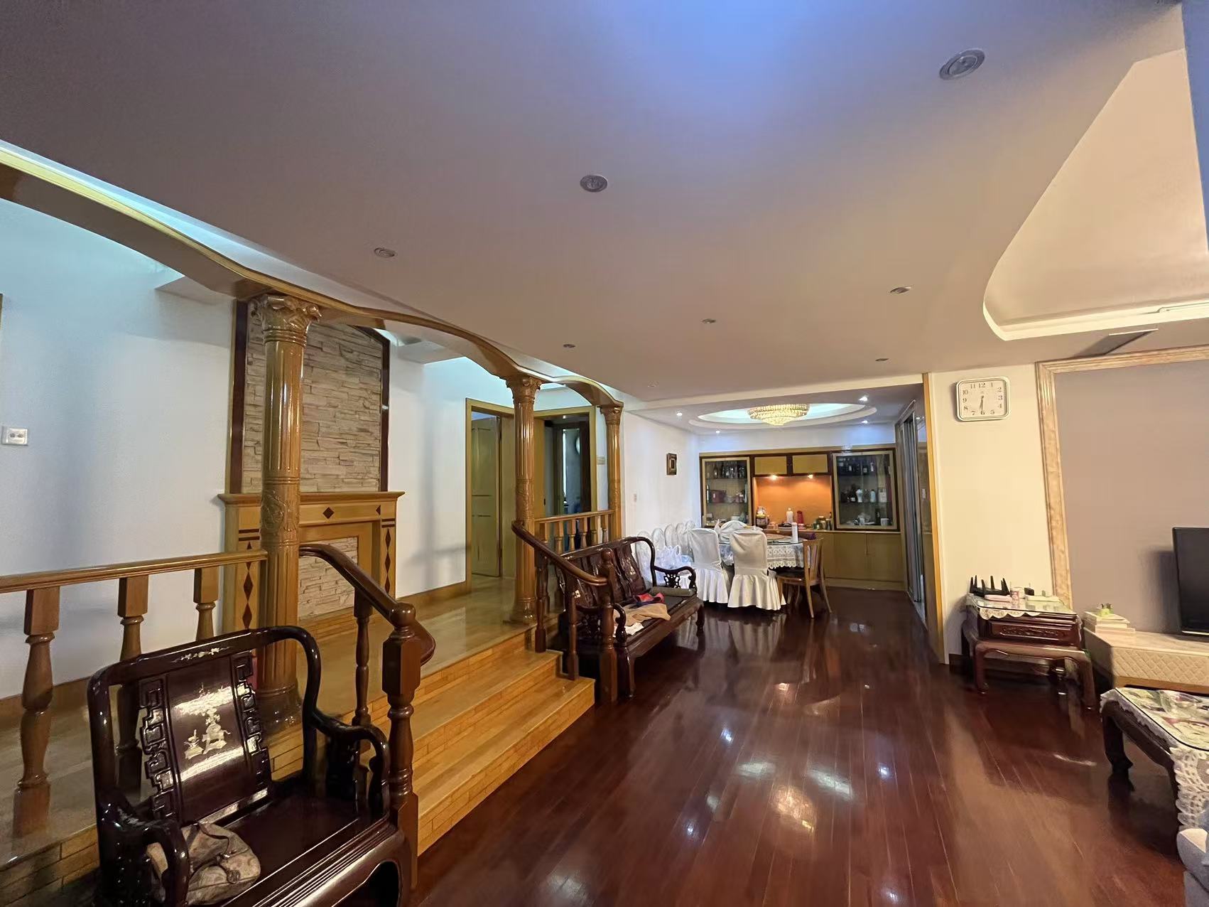 虹桥北村西区 3室1厅2卫 154m²