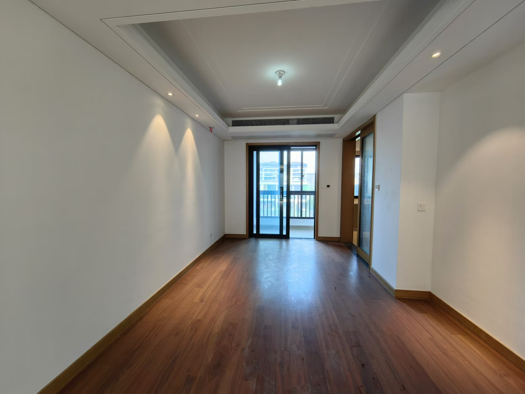 万濠瑜园 4室2厅2卫 165m²