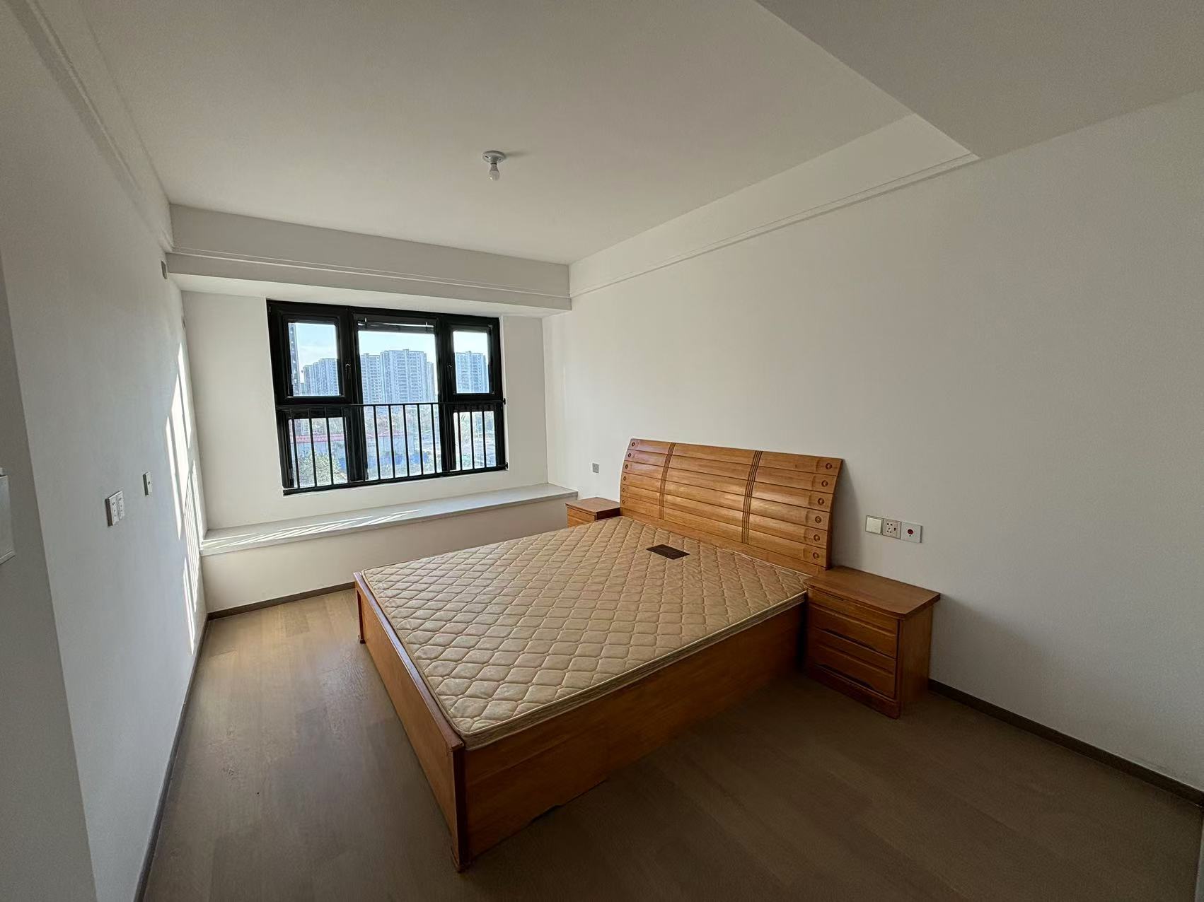 华禧铭苑 3室2厅1卫 102m&sup2;