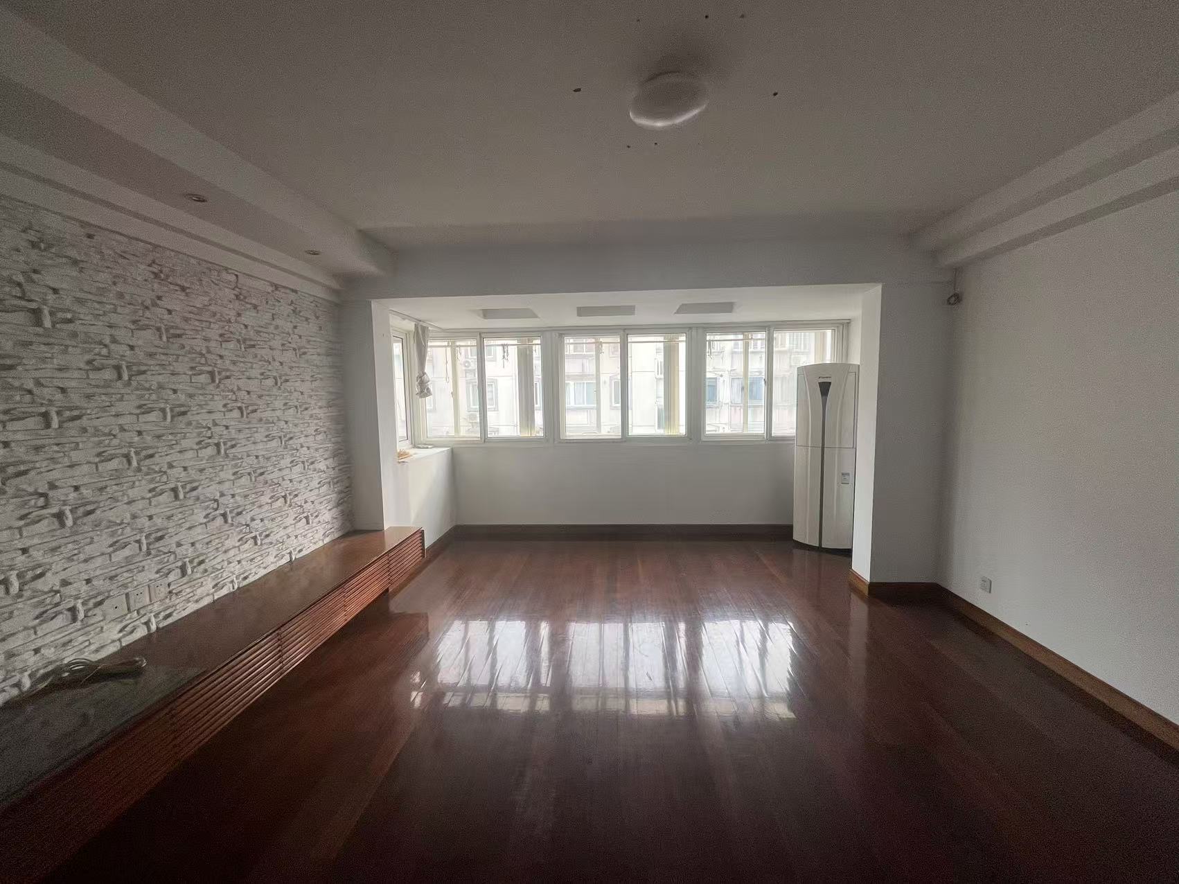 千禧园 3室2厅1卫 139.75m²