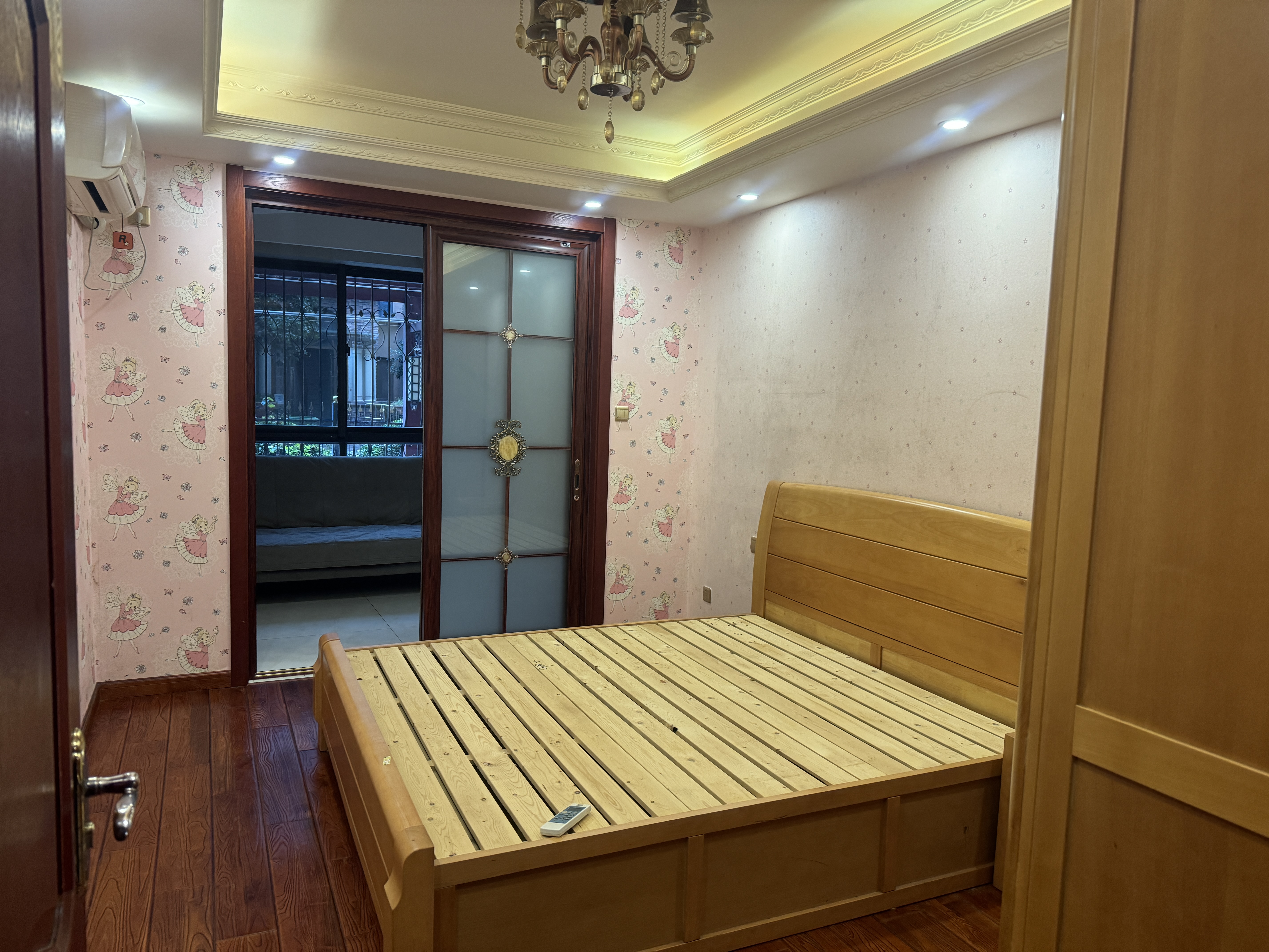 华强城 4室2厅1卫 185m&sup2;
