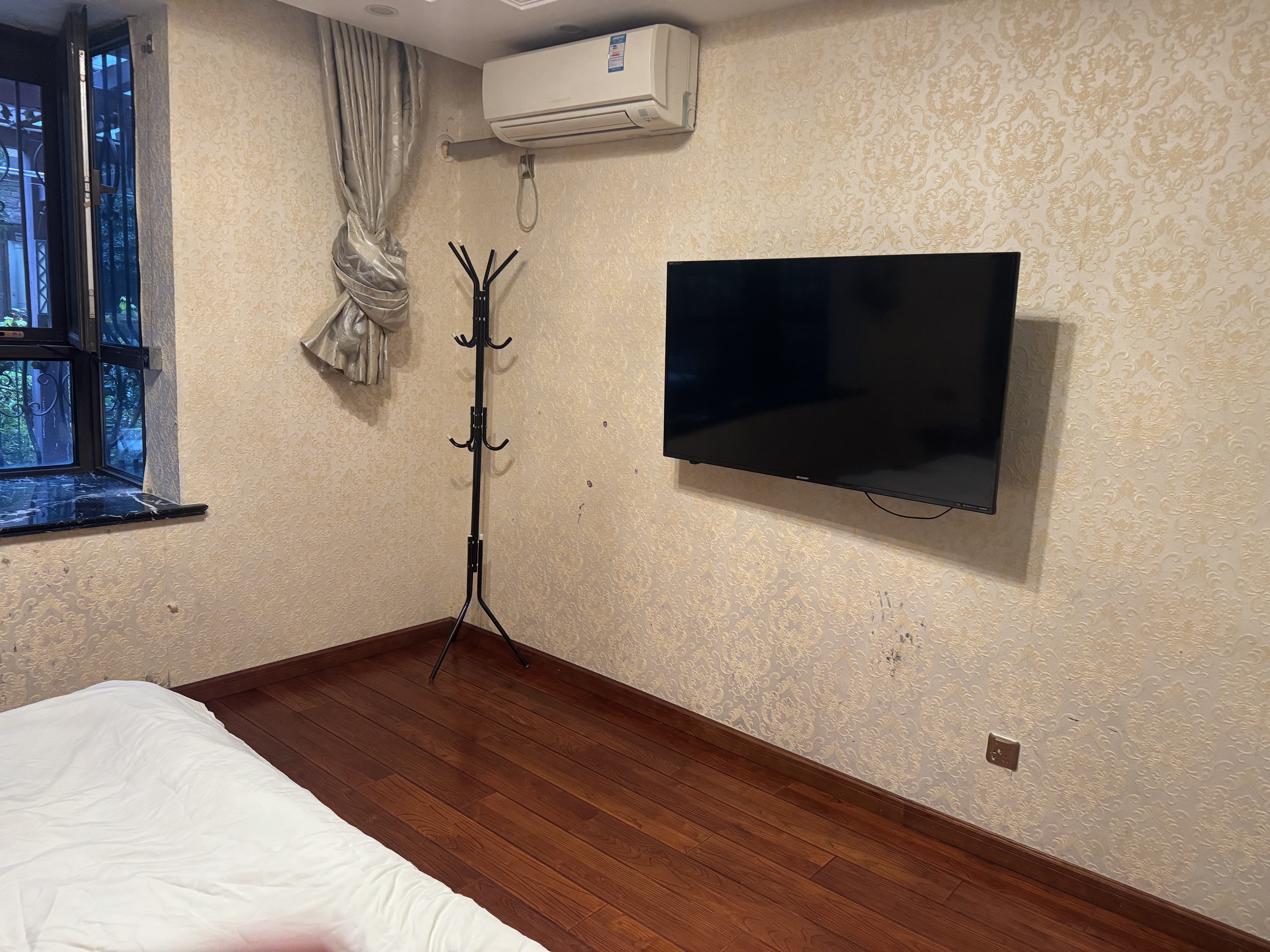 华强城 4室2厅1卫 185m²