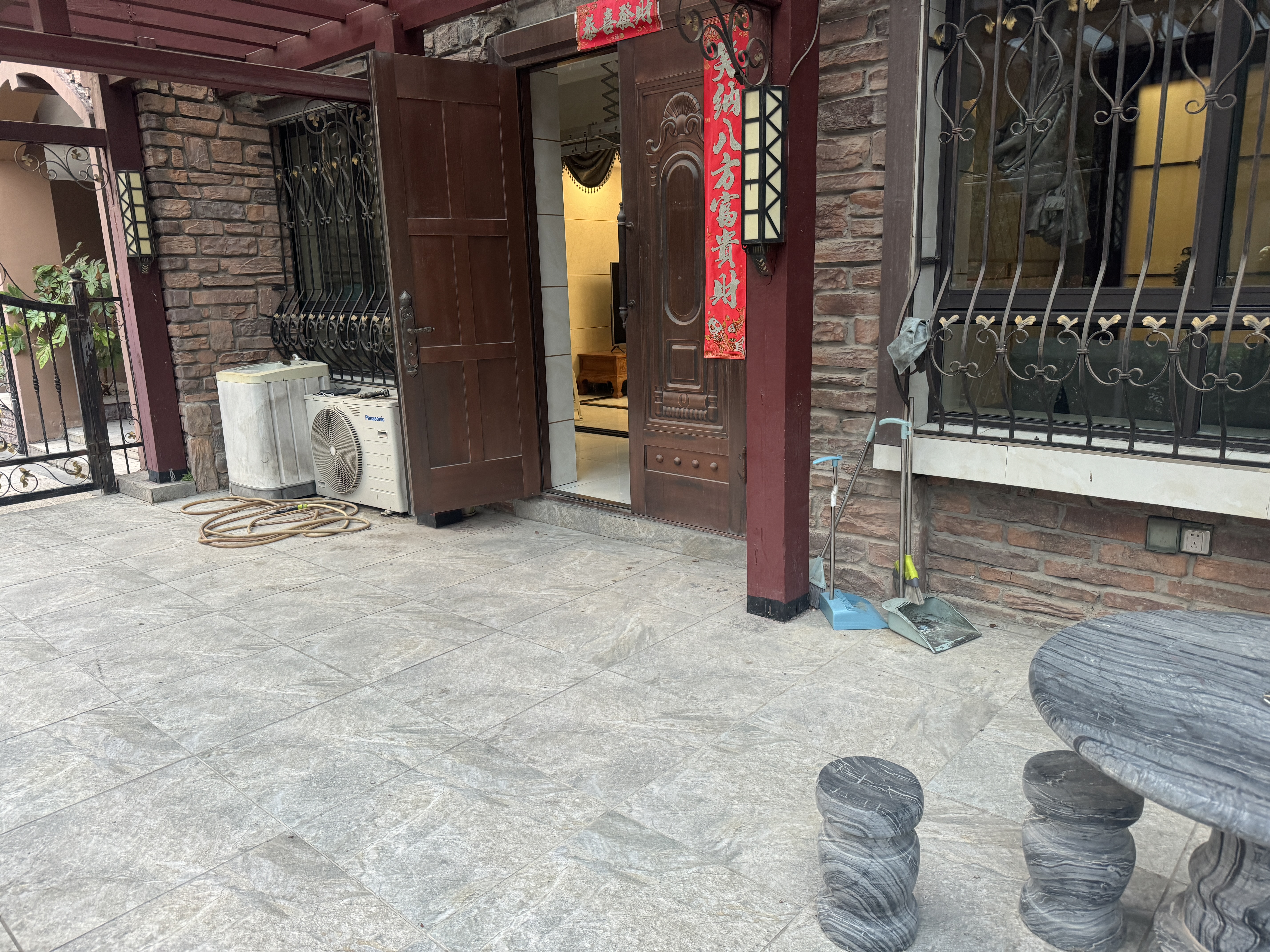 华强城 4室2厅1卫 185m&sup2;