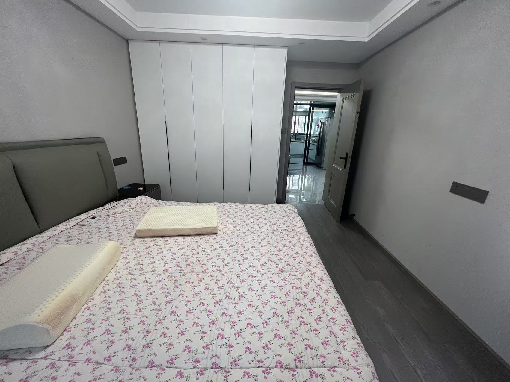 瑞丰花园 3室2厅1卫 99m&sup2;
