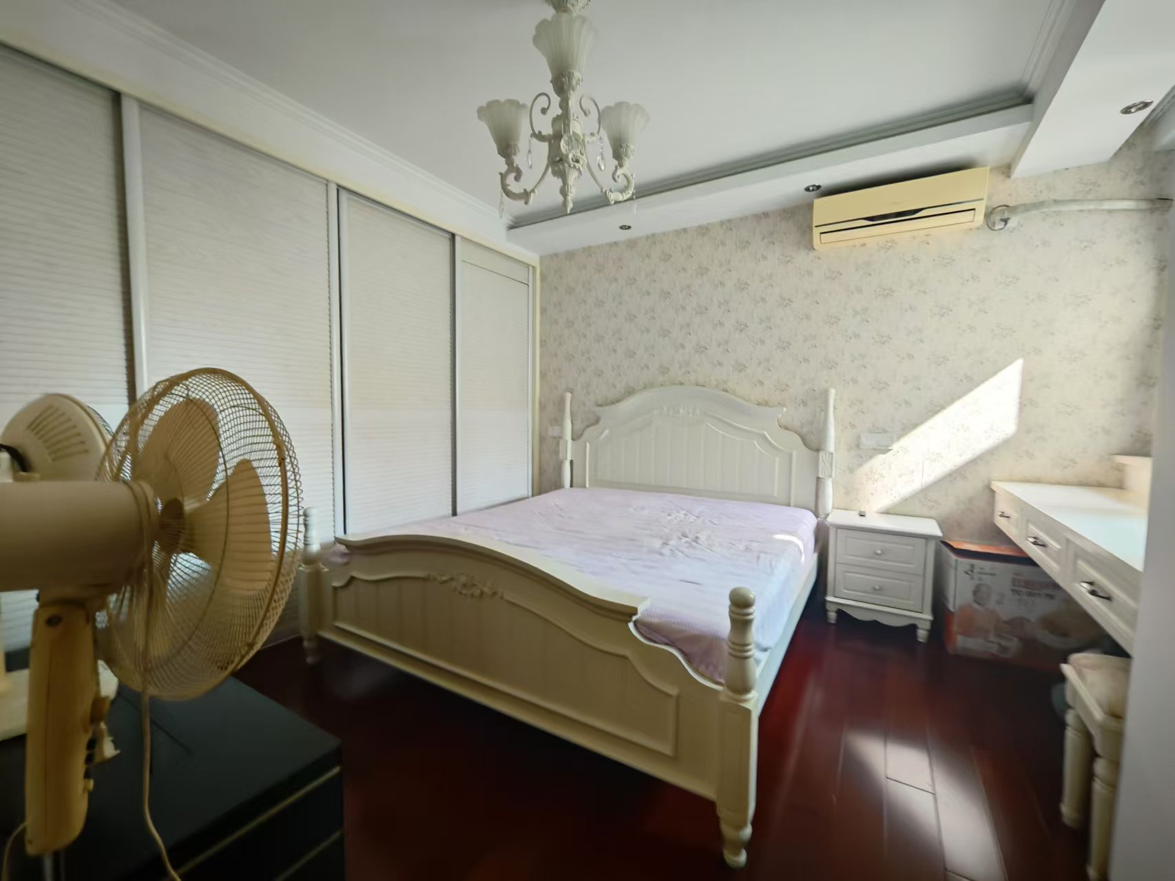 高迪晶城 3室2厅1卫 113.58m²