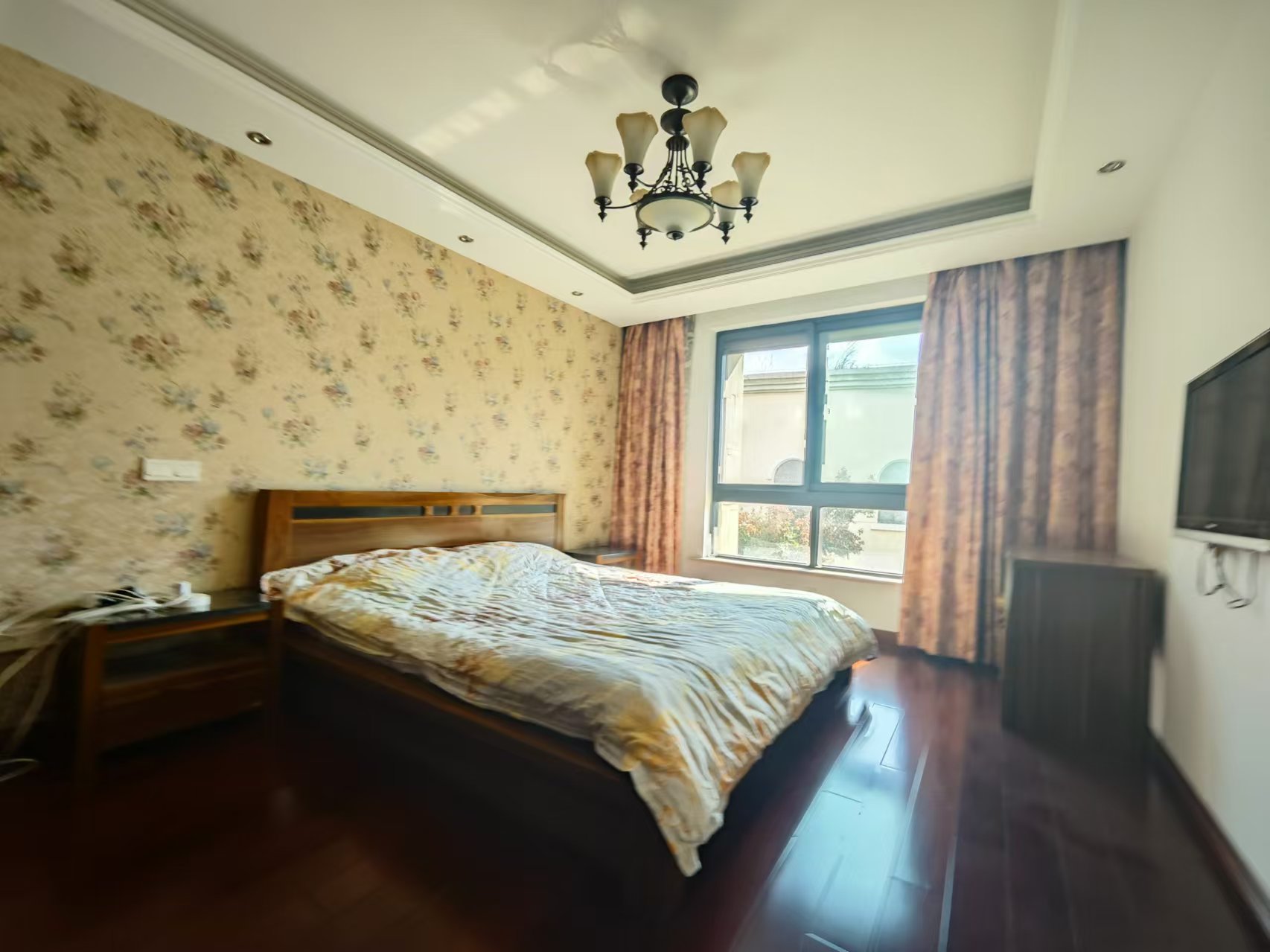 高迪晶城 3室2厅1卫 113.58m²