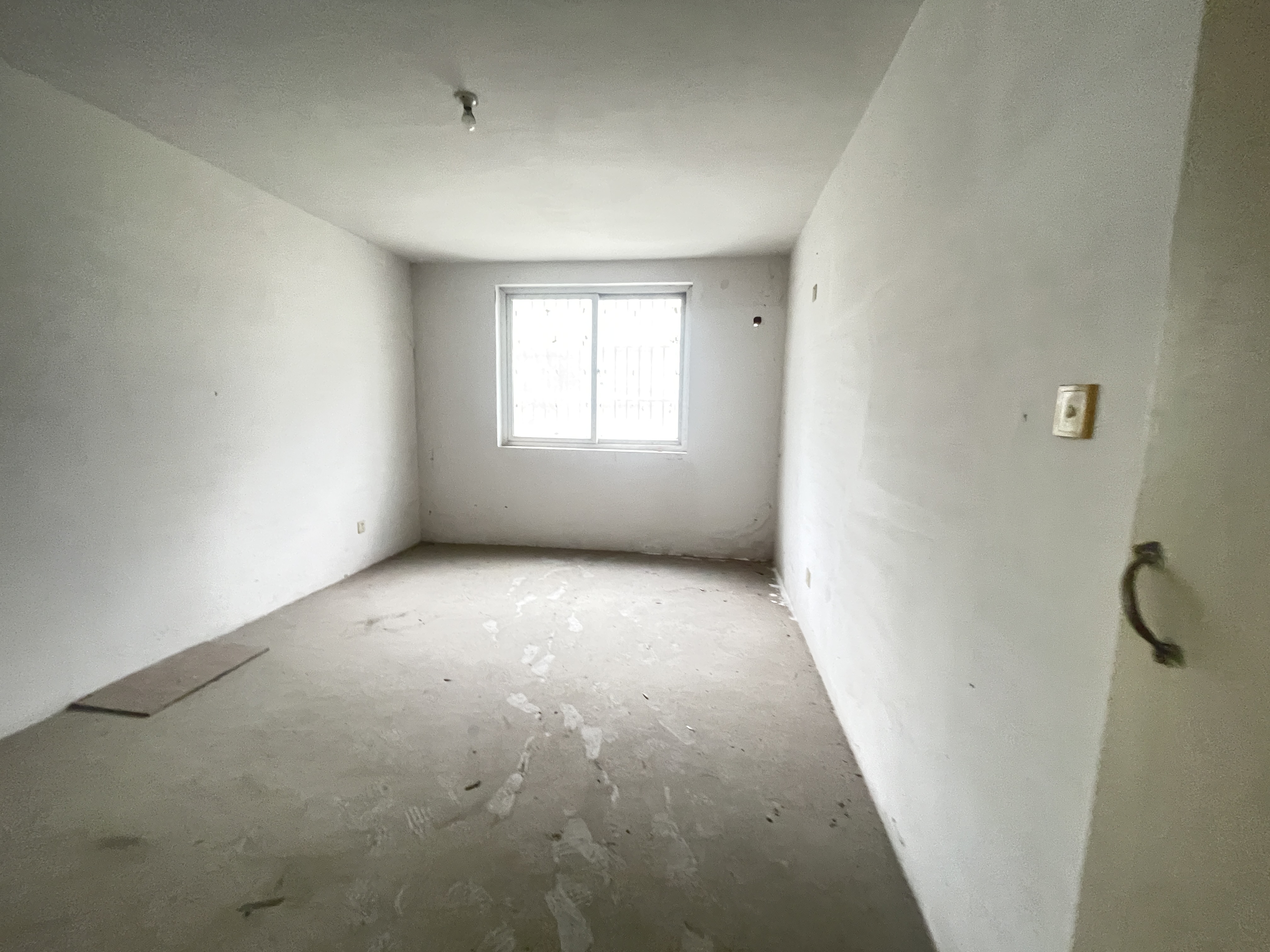 天山花苑 3室2厅1卫 141.89m²