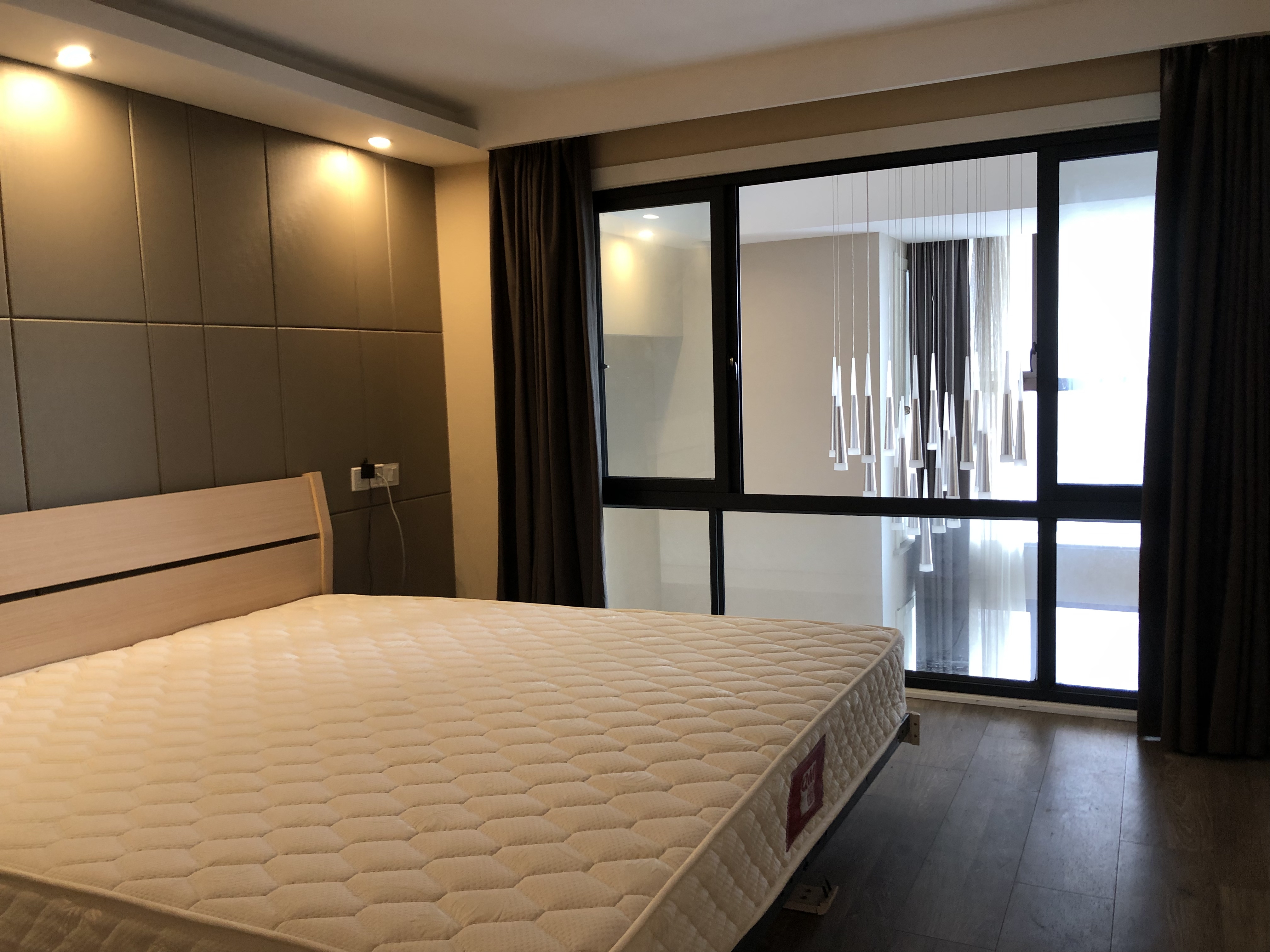 恒隆国际 2室2厅2卫 70m&sup2;