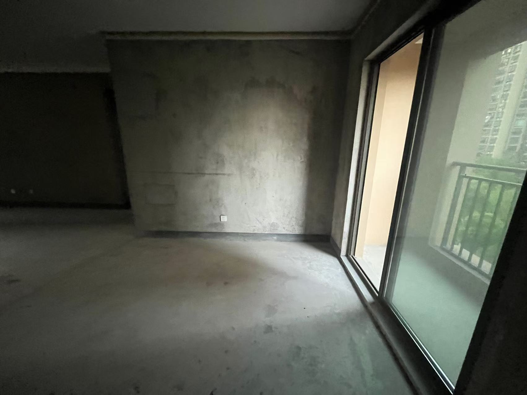 华强城 4室2厅2卫 145.1m²