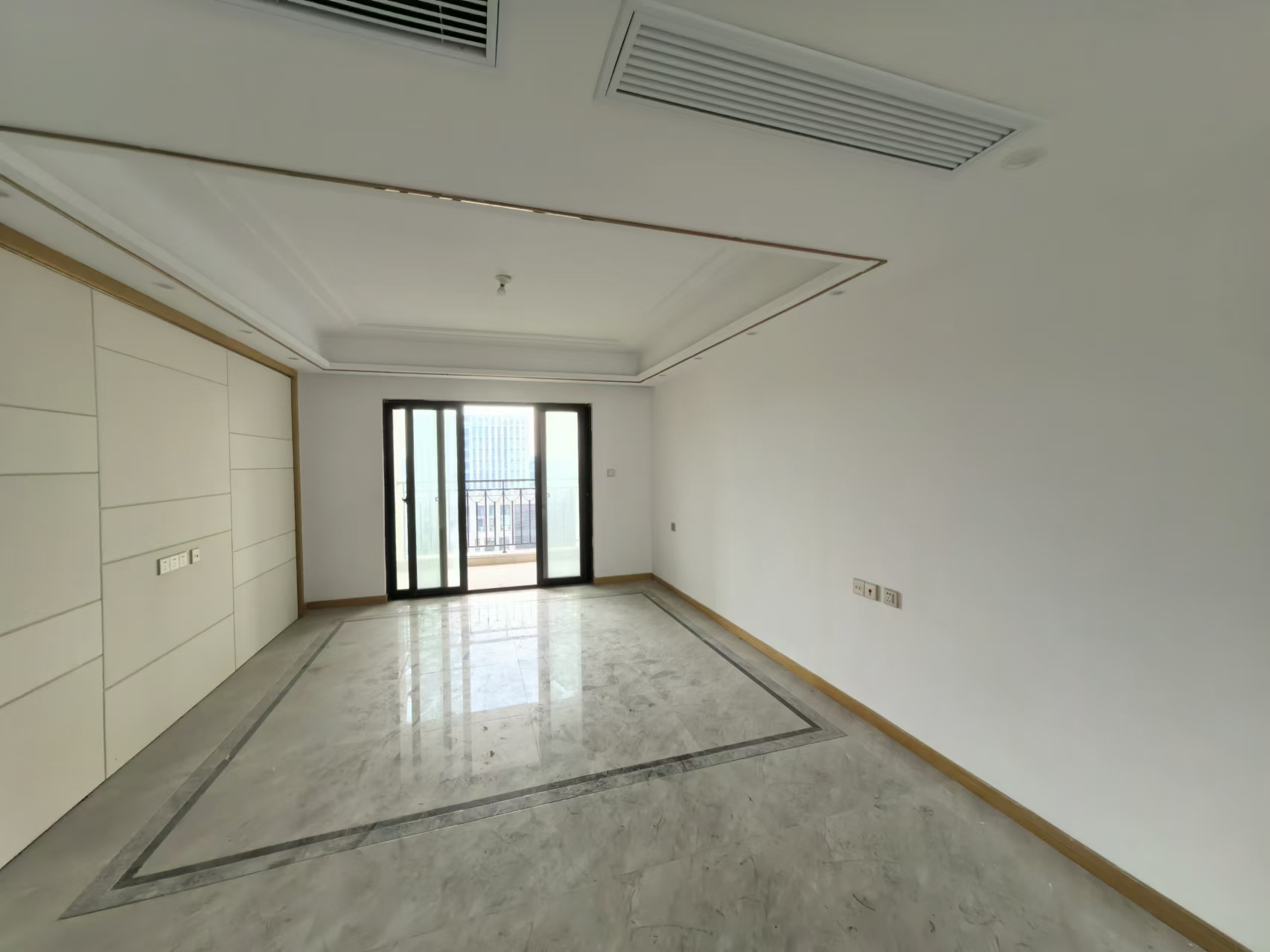 中南世纪花城三期 3室2厅2卫 132.34m&sup2;