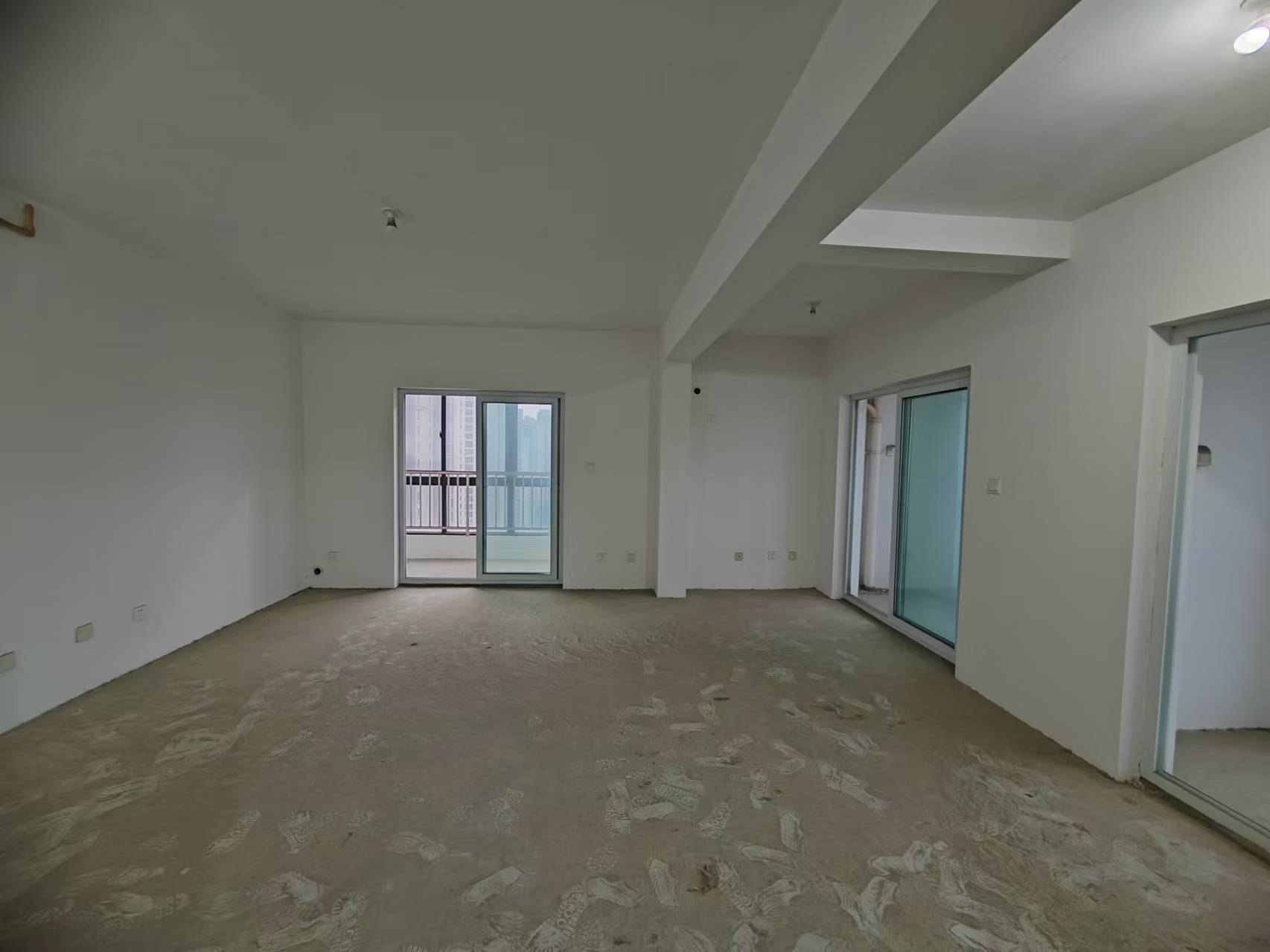中港翡翠城 3室2厅2卫 127.12m²