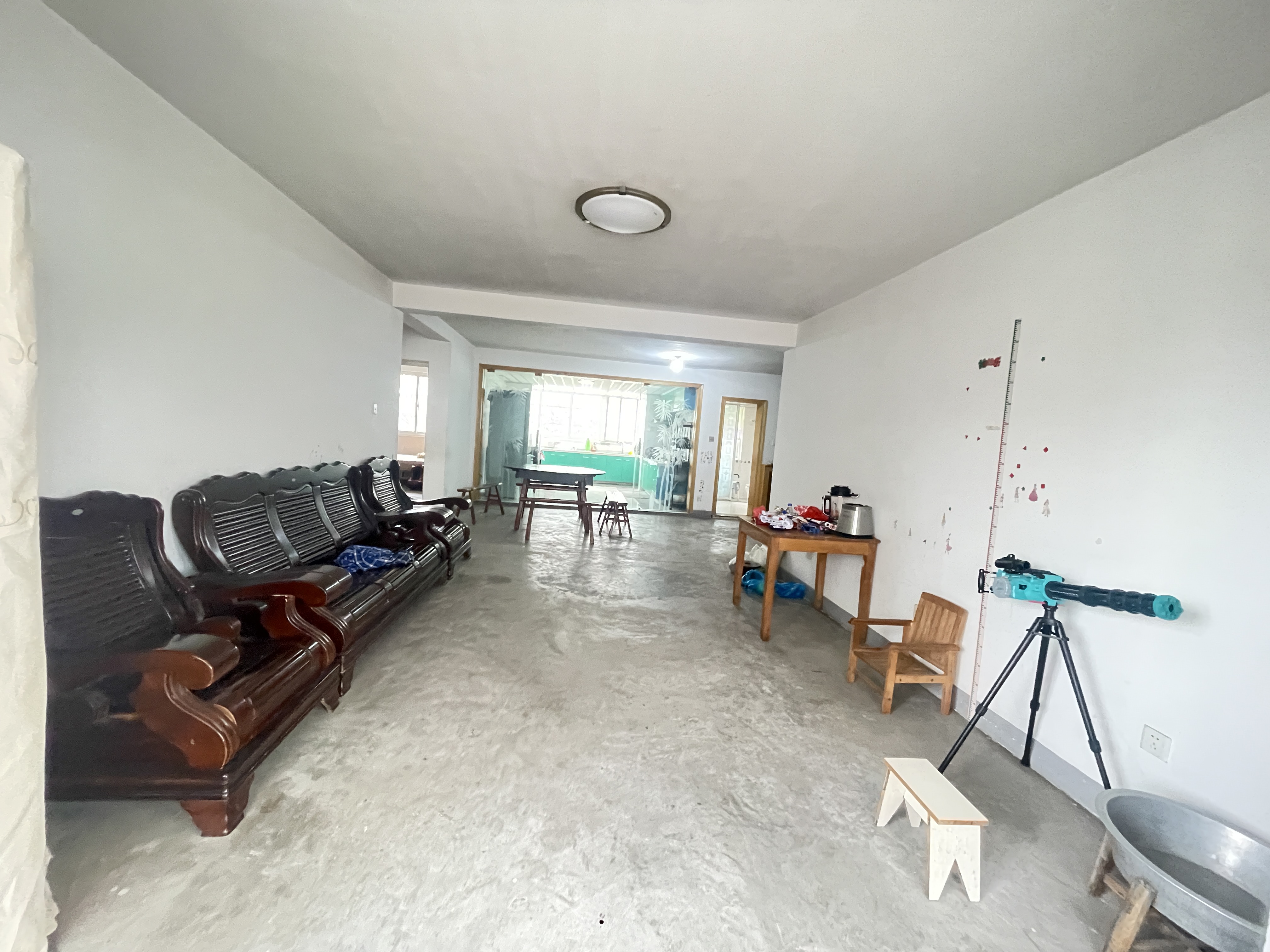 天山花苑 3室2厅1卫 145.53m²