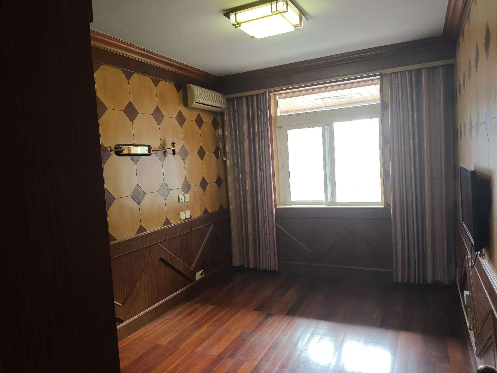 八角亭小区 3室2厅2卫 127m&sup2;