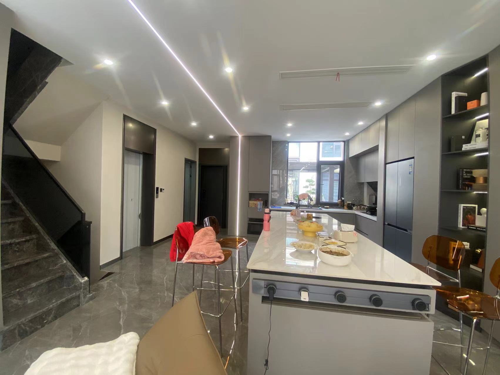 招商新城雍景湾 5室3厅3卫 300m²