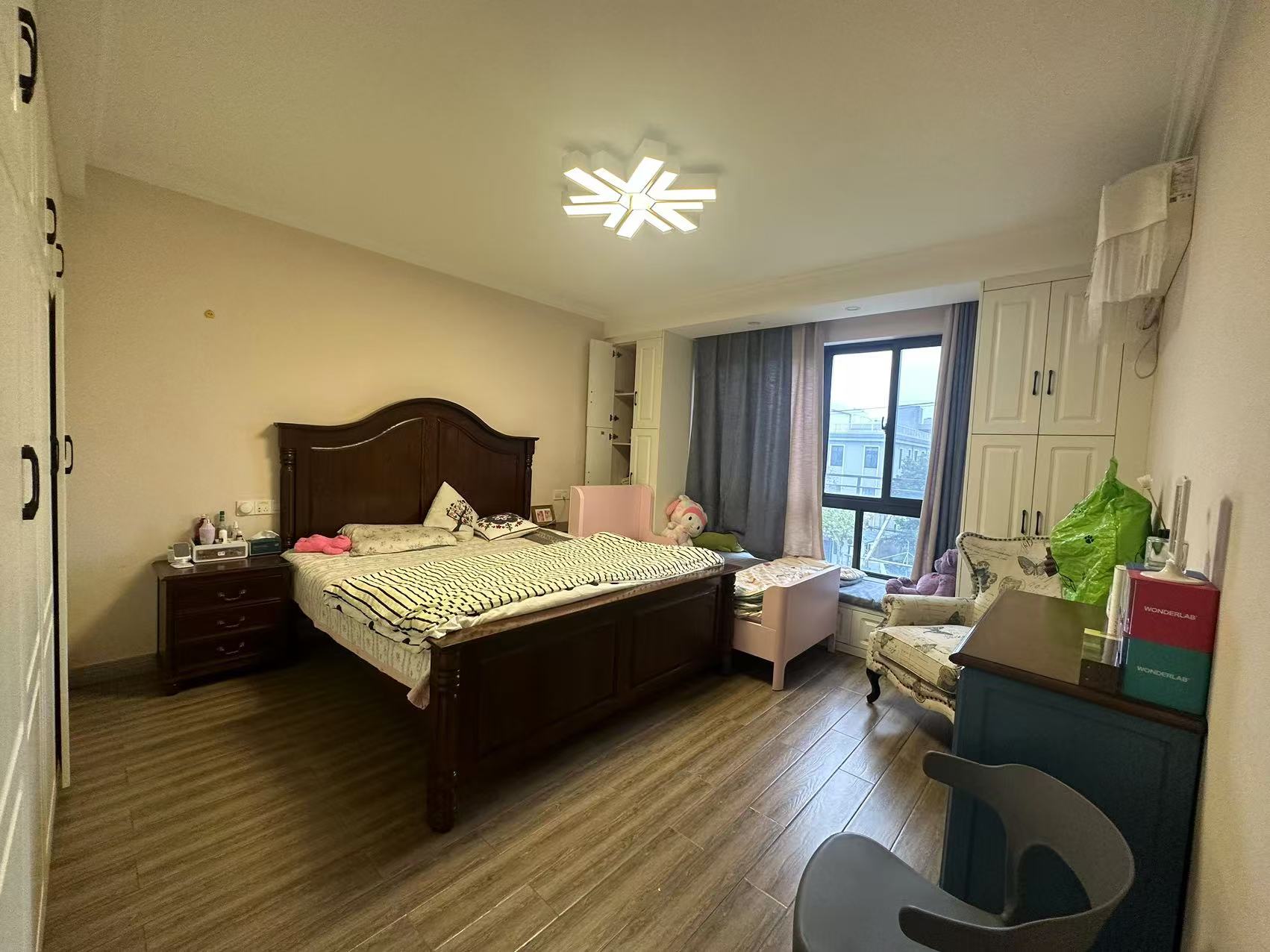 外滩小区 3室2厅1卫 149m&sup2;