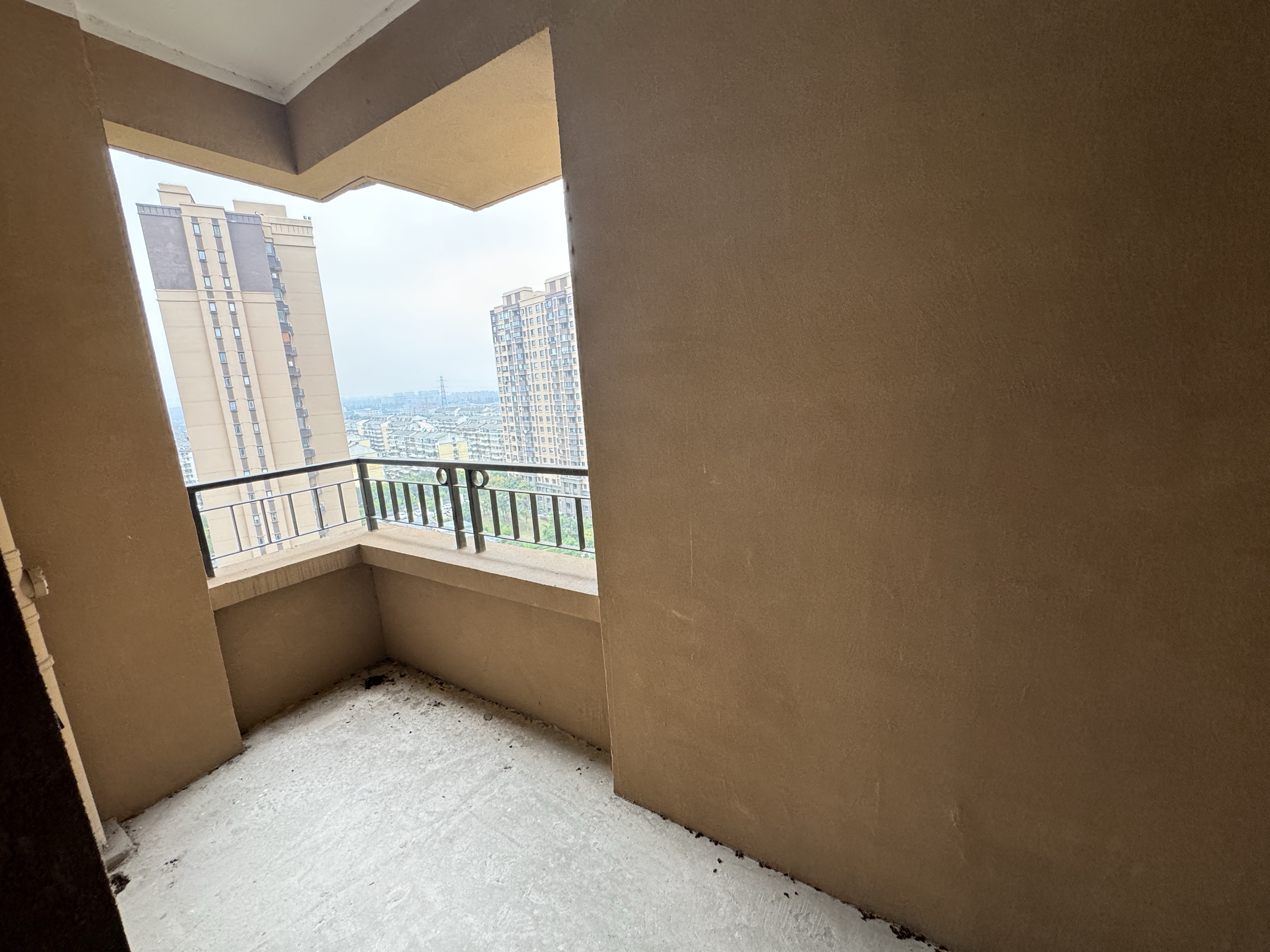保利香槟国际 4室2厅2卫 142m²