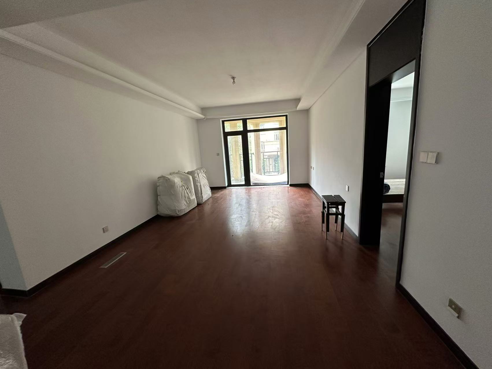 军山花园 3室1厅2卫 143.96m&sup2;