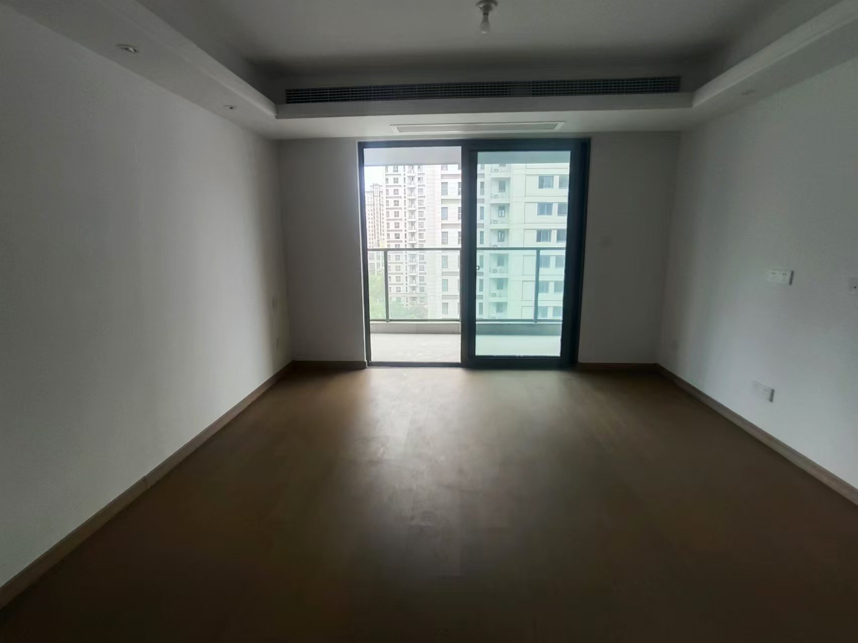 海纳春江 3室2厅2卫 114m²