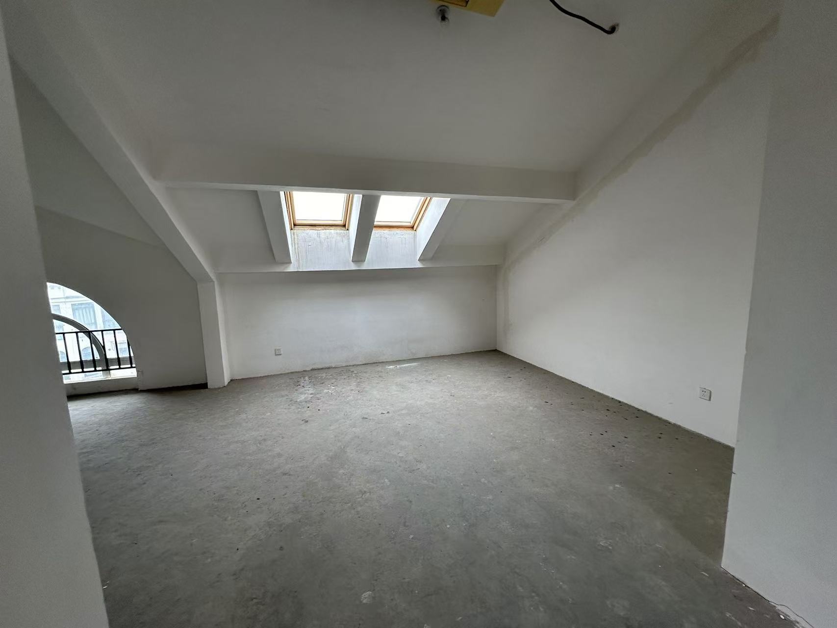 军山花园 5室2厅4卫 262m&sup2;