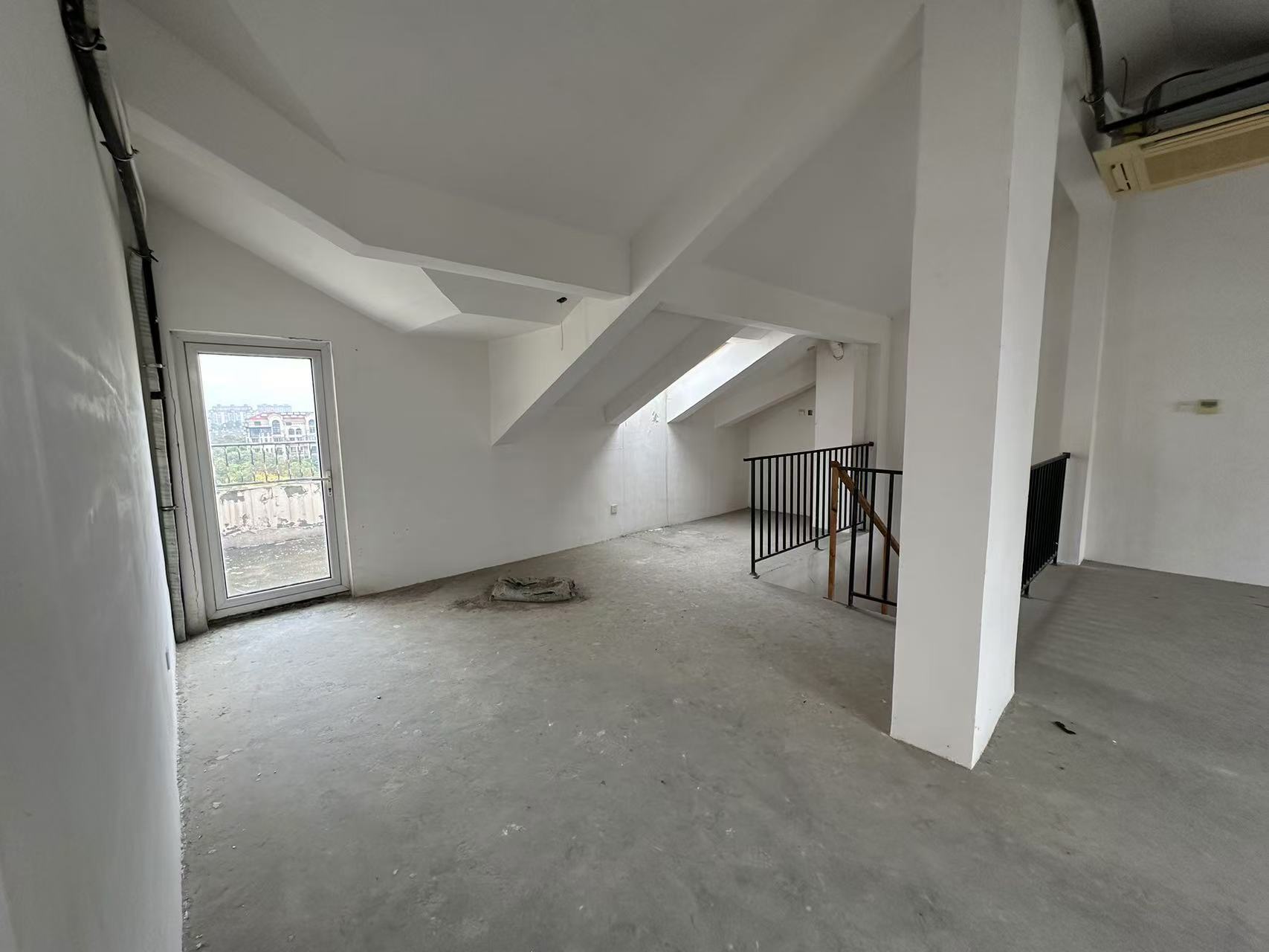 军山花园 5室2厅4卫 262m&sup2;