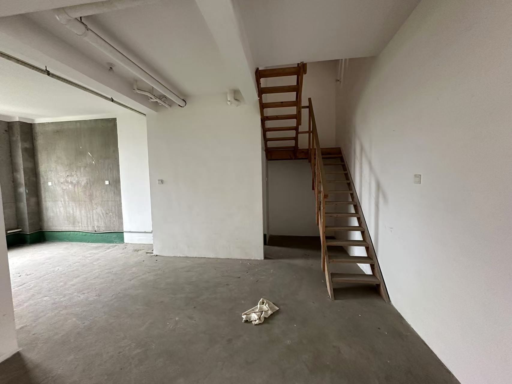 军山花园 5室2厅4卫 262m&sup2;