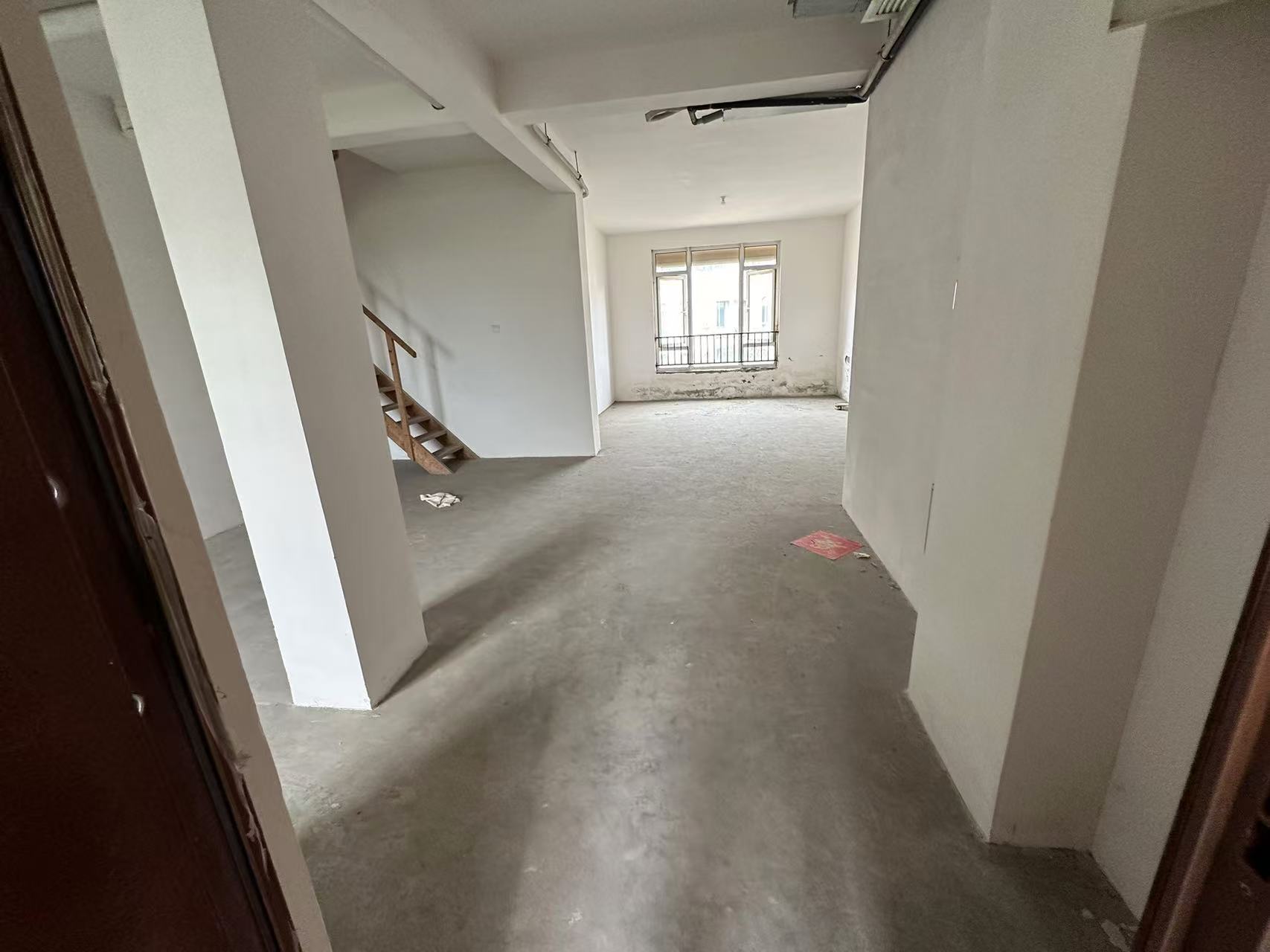 军山花园 5室2厅4卫 262m&sup2;