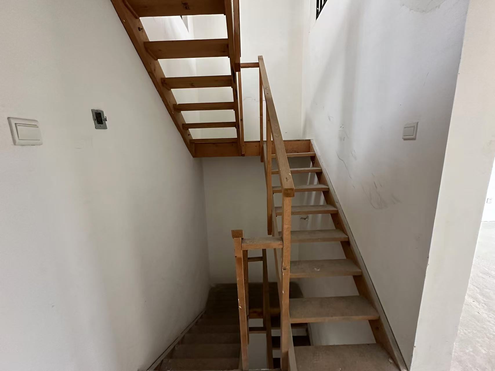 军山花园 5室2厅4卫 262m&sup2;