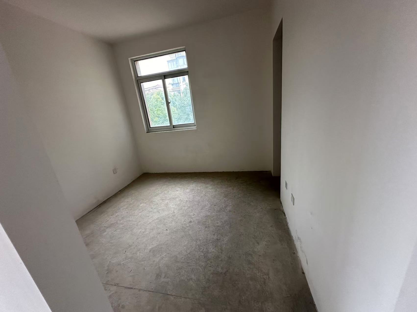 军山花园 4室2厅3卫 224.29m&sup2;
