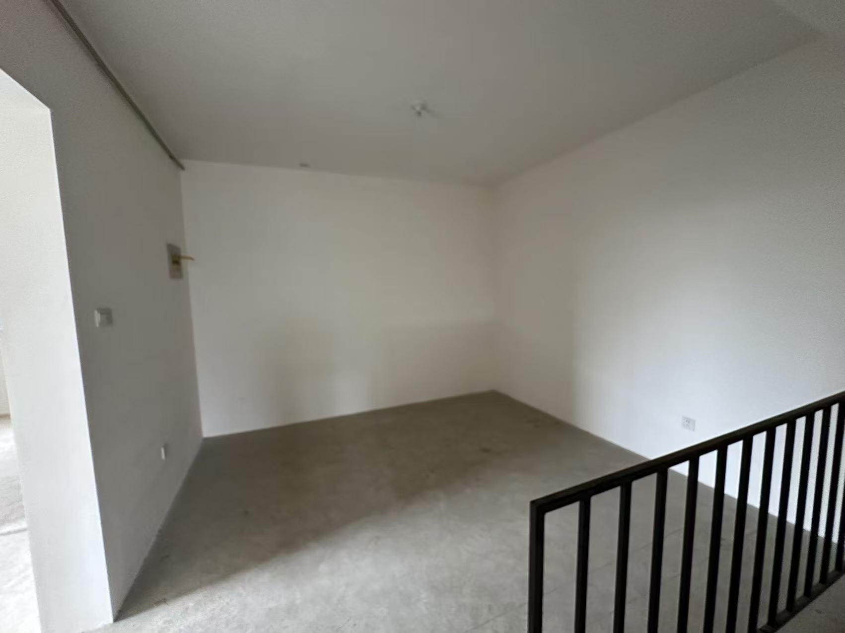 军山花园 4室2厅3卫 224.29m&sup2;