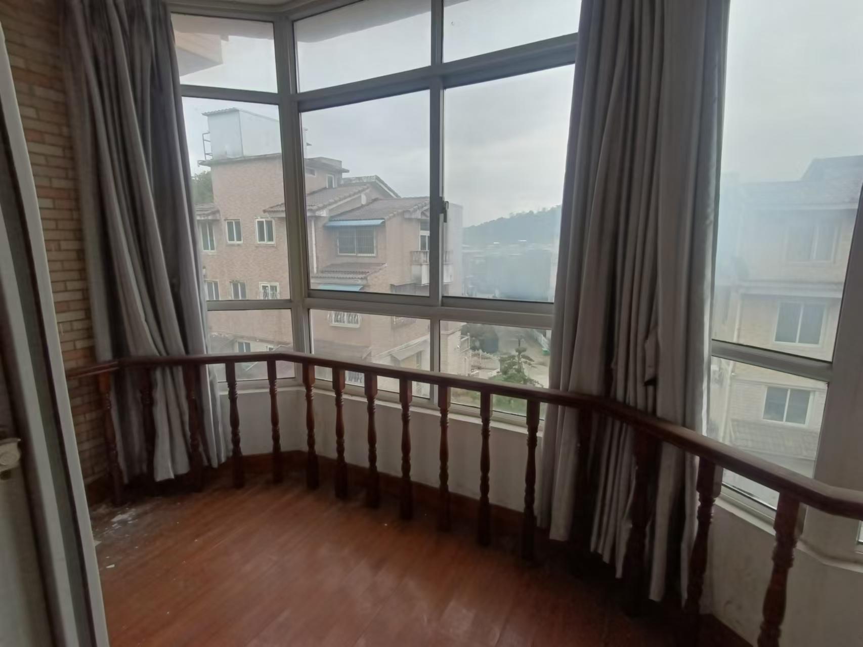 旭日山庄 5室2厅3卫 232.36m&sup2;