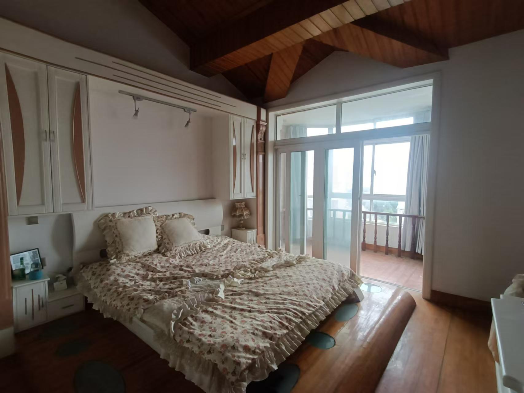 旭日山庄 5室2厅3卫 232.36m&sup2;