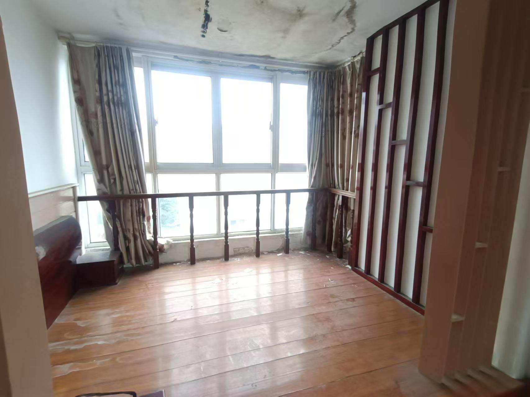旭日山庄 5室2厅3卫 232.36m&sup2;