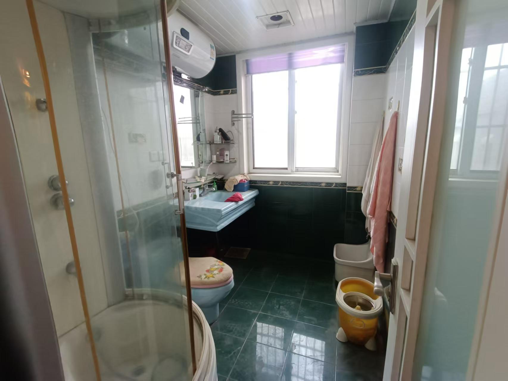 旭日山庄 5室2厅3卫 232.36m&sup2;