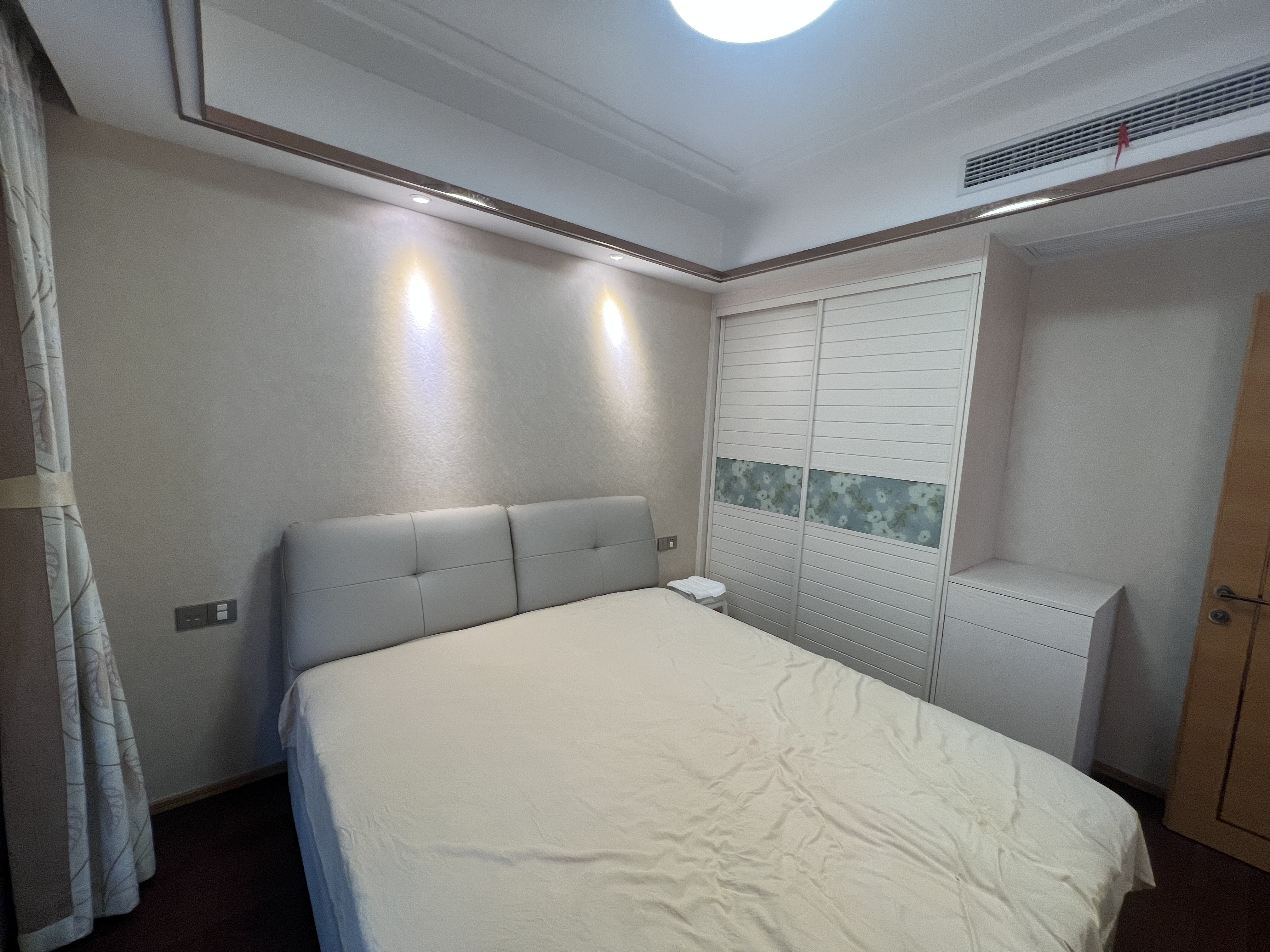 中南世纪花城三期 3室2厅2卫 130m&sup2;