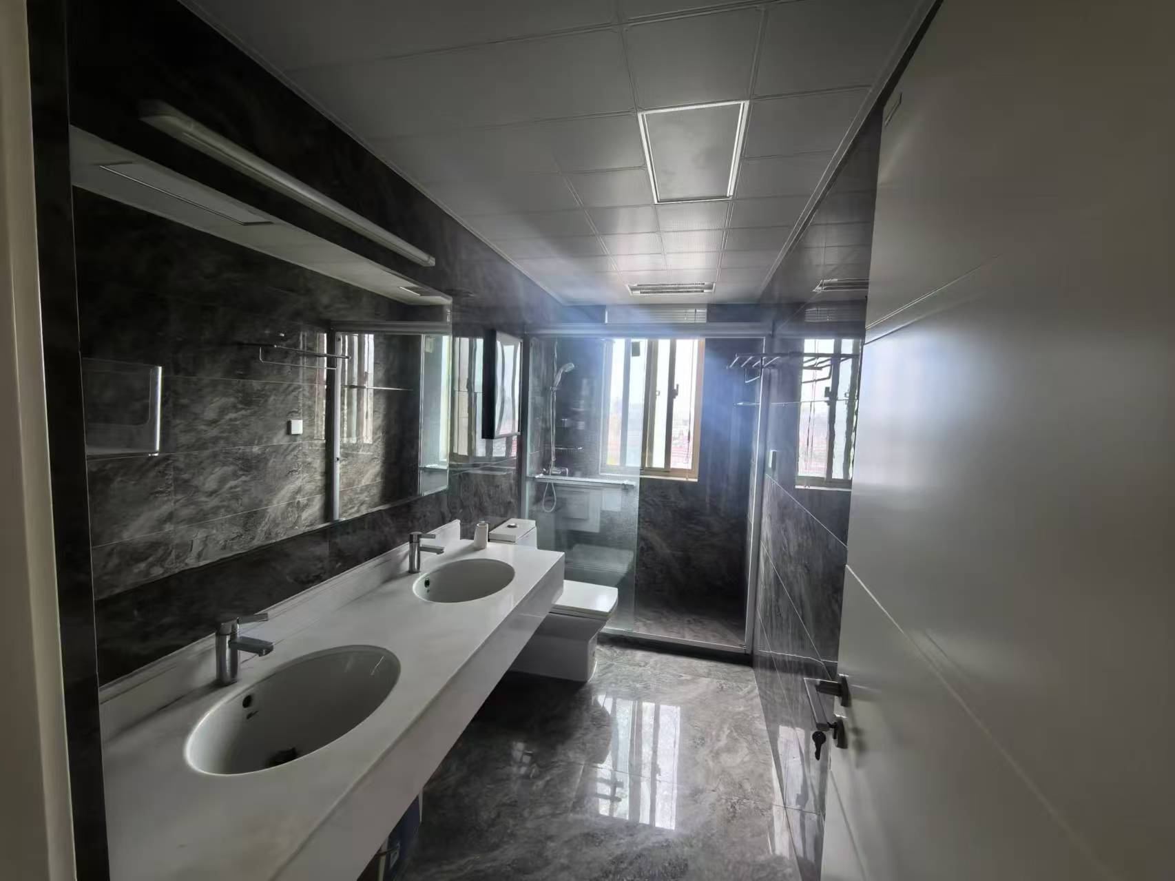 尚海湾 4室2厅2卫 170m&sup2;