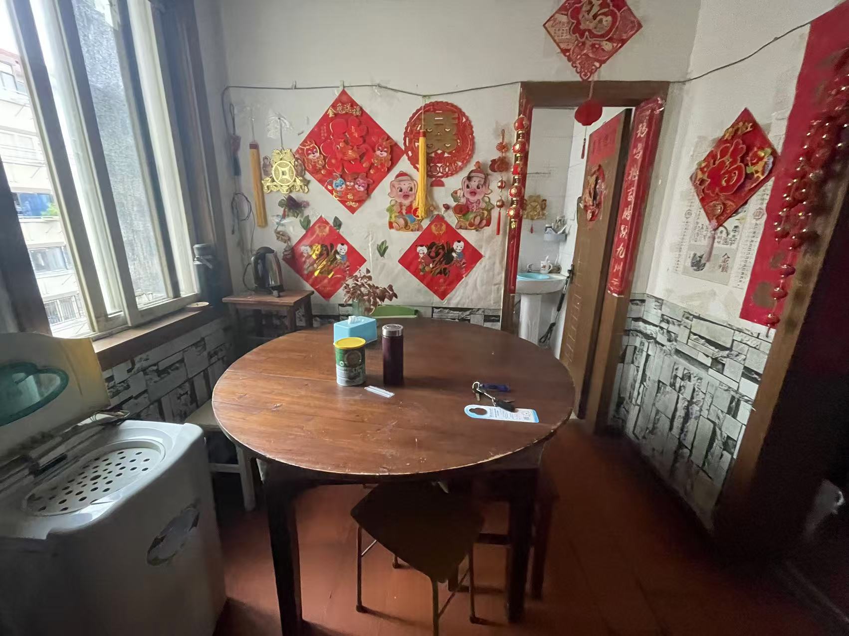 虹桥新村(朝霞路) 2室1厅1卫 60.77m²