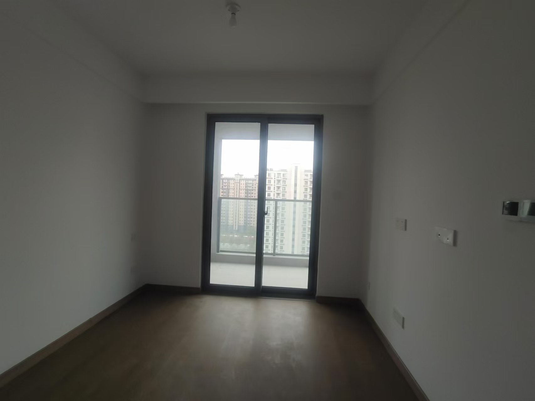 海纳春江 3室2厅2卫 112m²