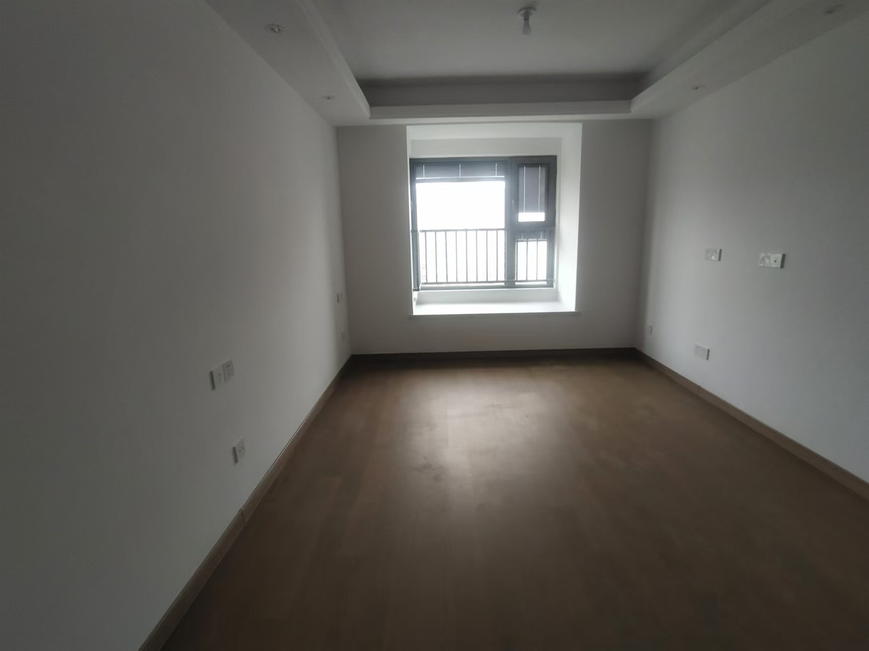 海纳春江 3室2厅2卫 112m²