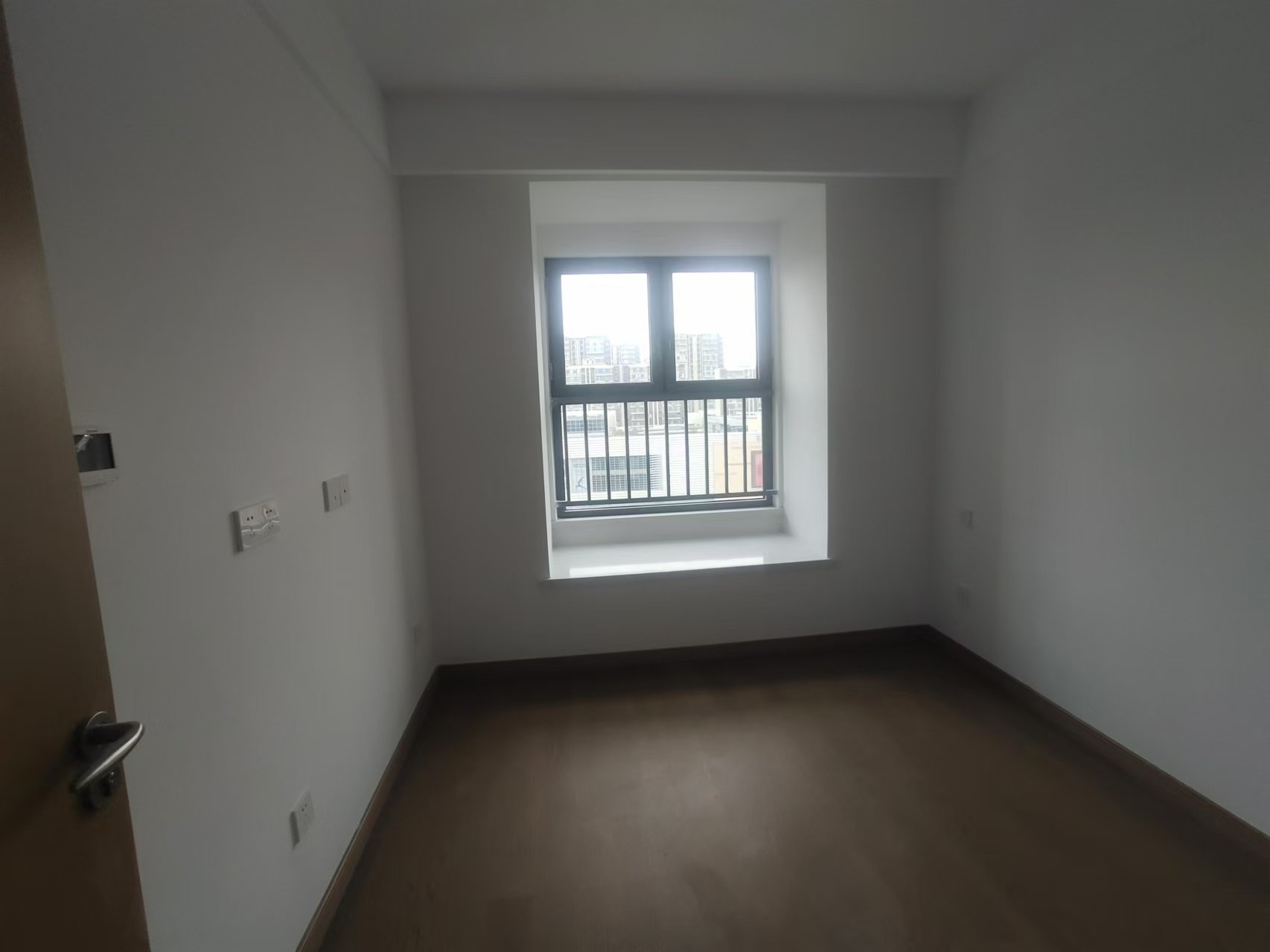 海纳春江 3室2厅2卫 112m²