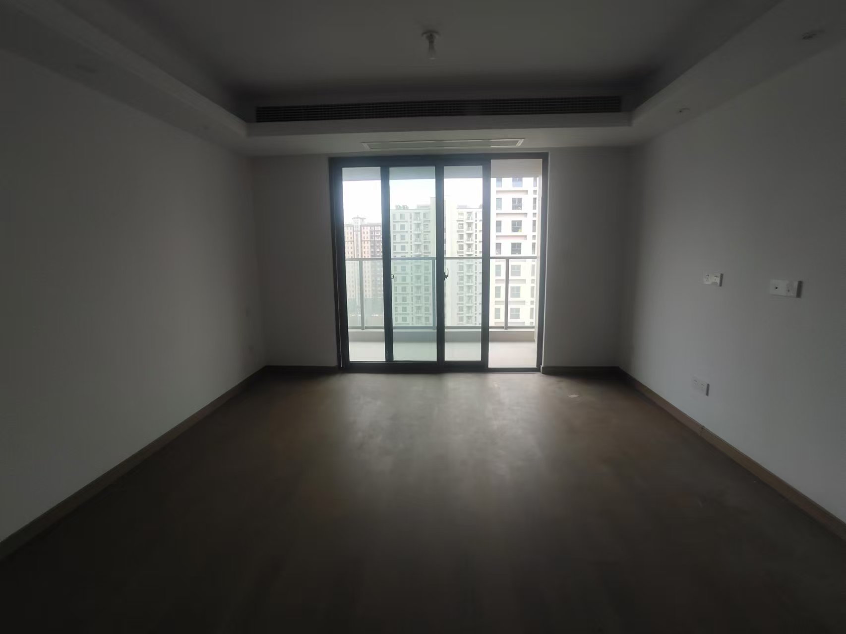 海纳春江 3室2厅2卫 112m²