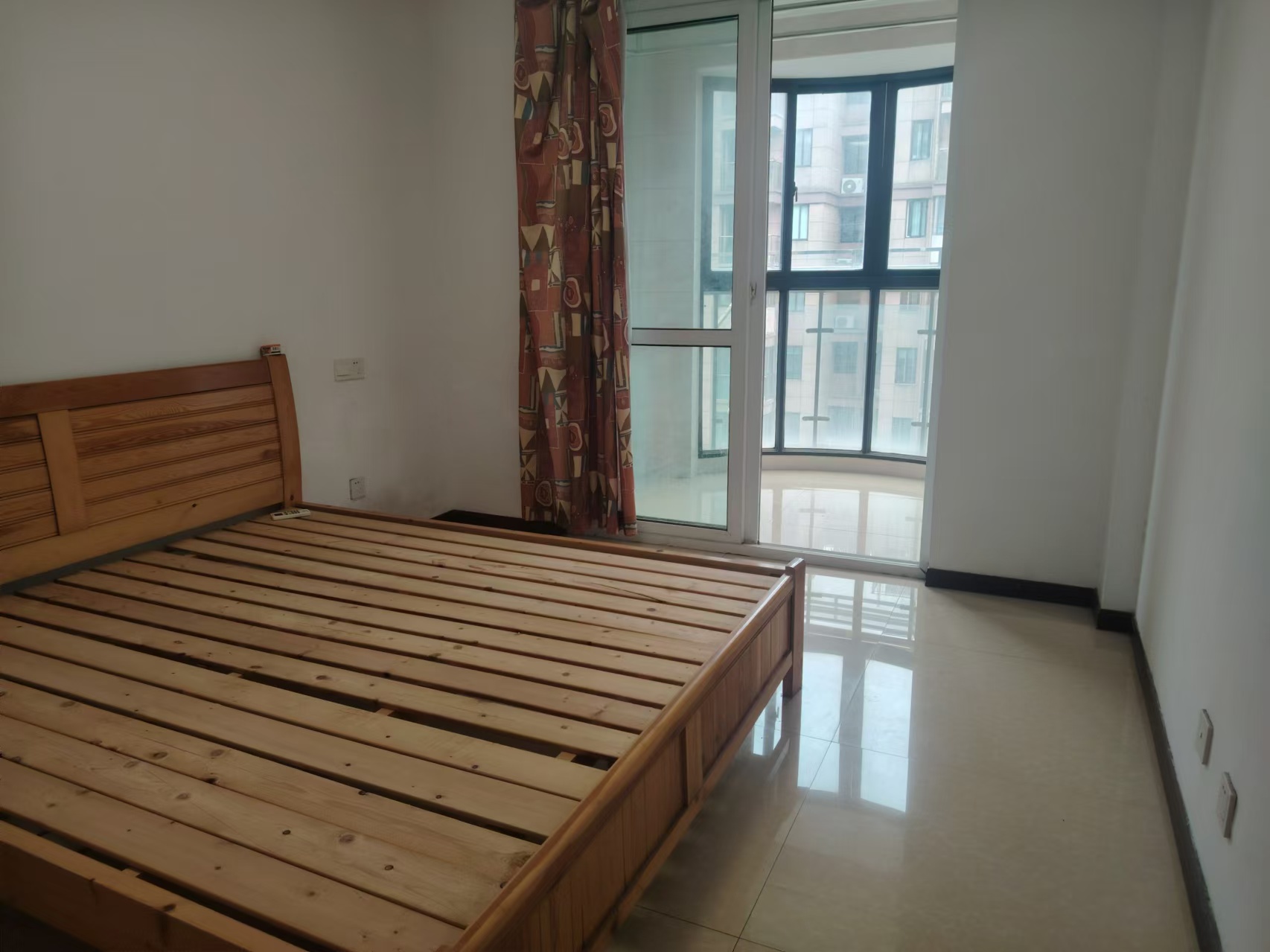 天龙逸园 2室1厅1卫 92m²