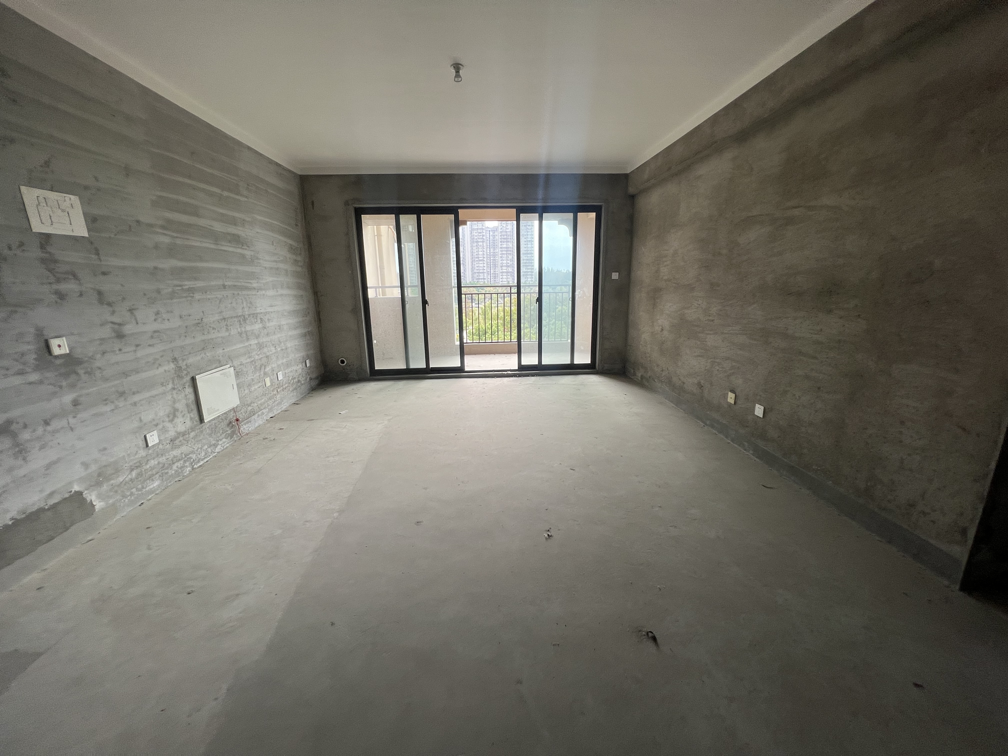 华强城四期 4室2厅2卫 142.14m&sup2;