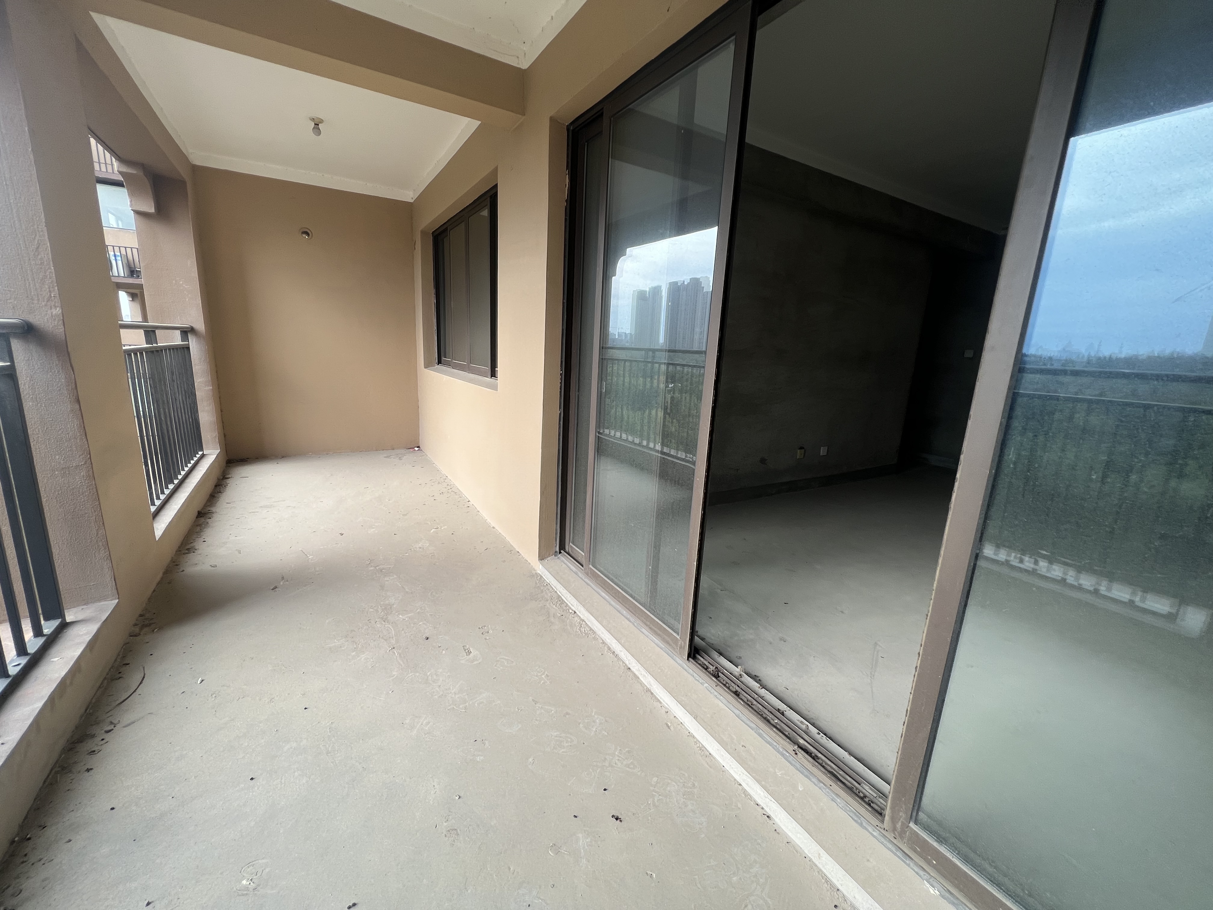 华强城四期 4室2厅2卫 142.14m&sup2;